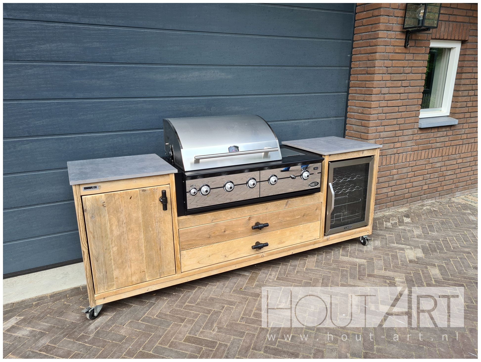 Buitenkeuken Fridge voor Boretti Ligorio en Ibrido top met handdoekrek van steigerhout van Hout-Art.