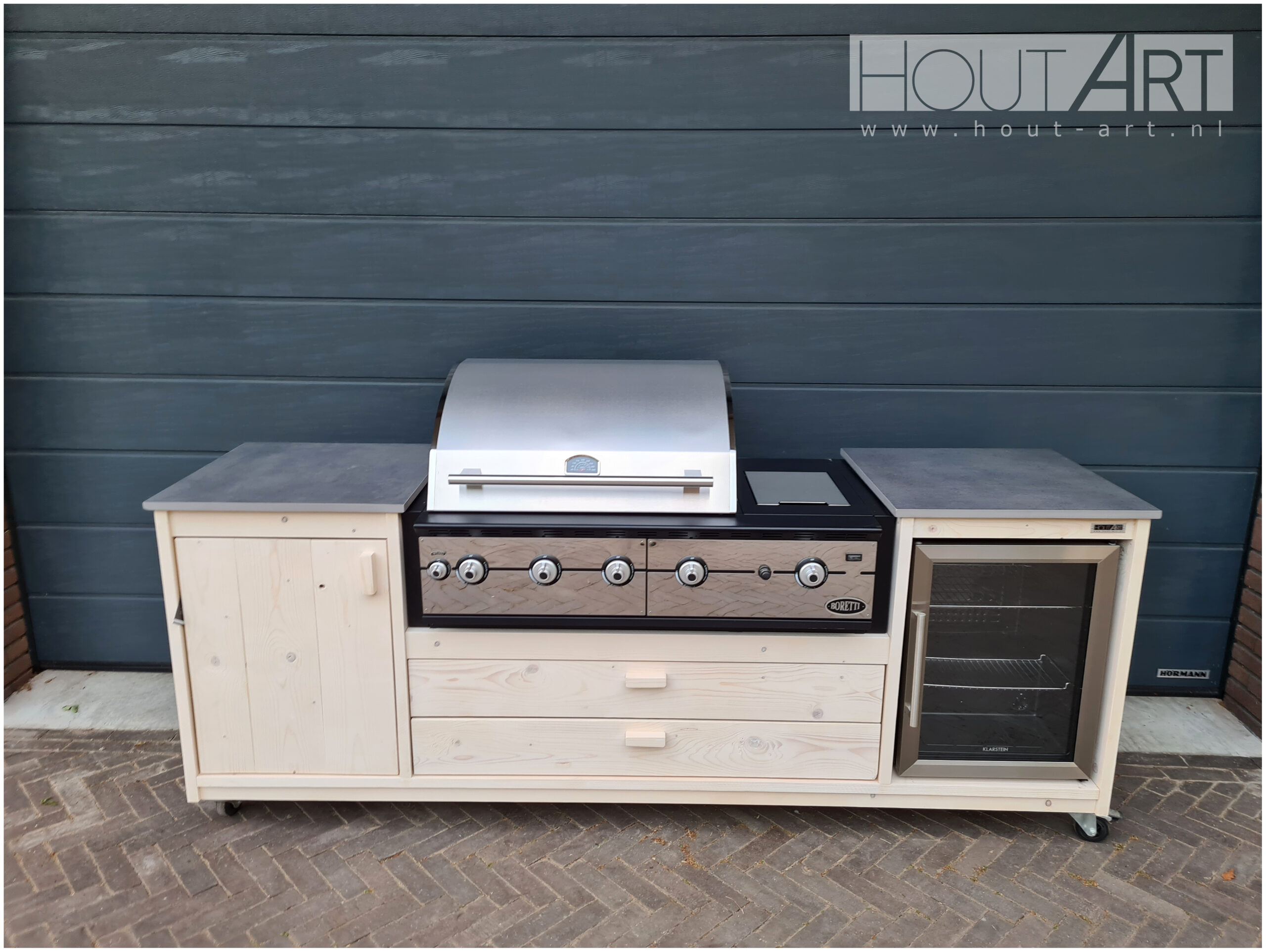 Buitenkeuken Fridge voor Boretti Ligorio en Ibrido top met handdoekrek van steigerhout van Hout-Art.