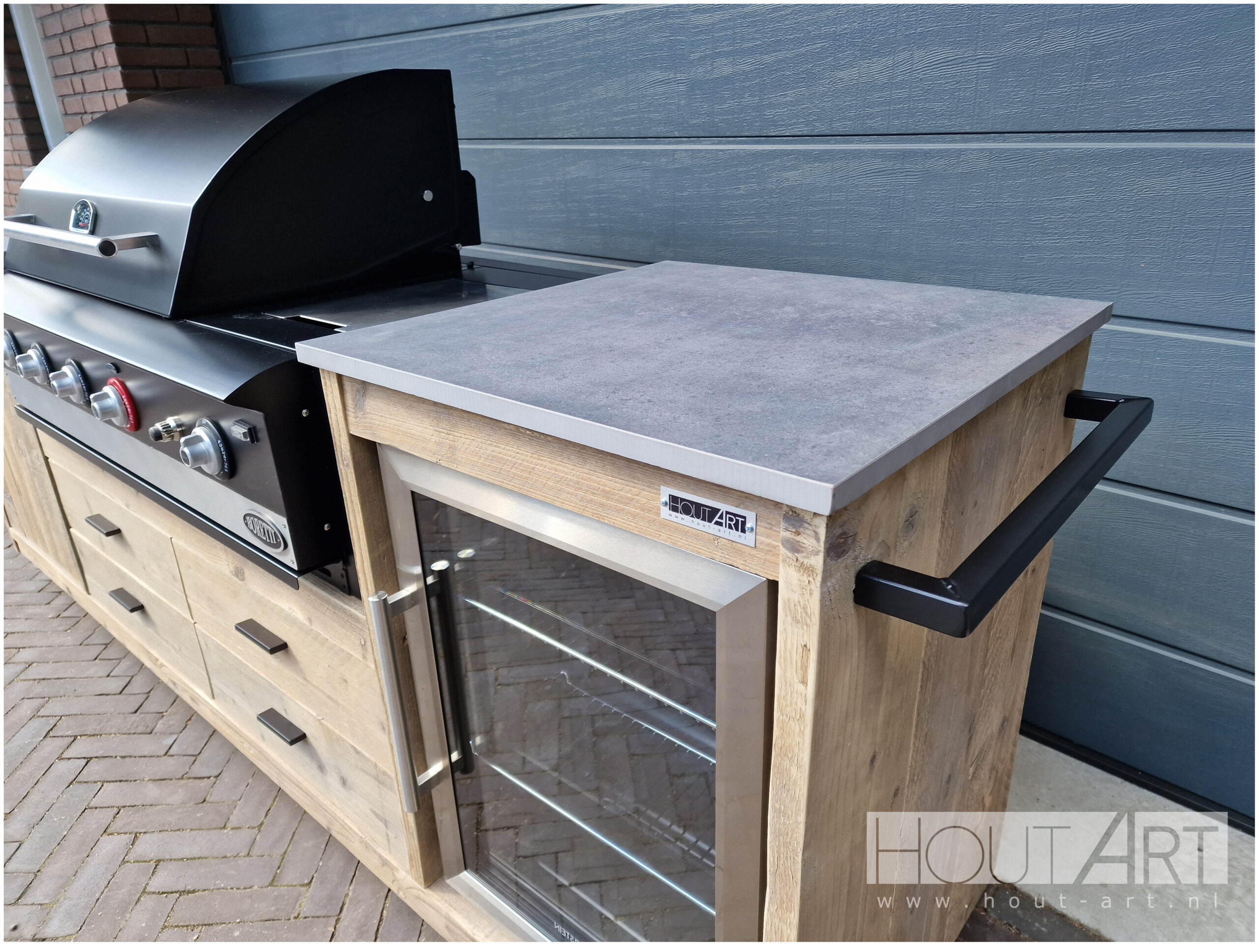 Buitenkeuken Fridge voor Boretti Ligorio en Ibrido top met handdoekrek van steigerhout van Hout-Art.