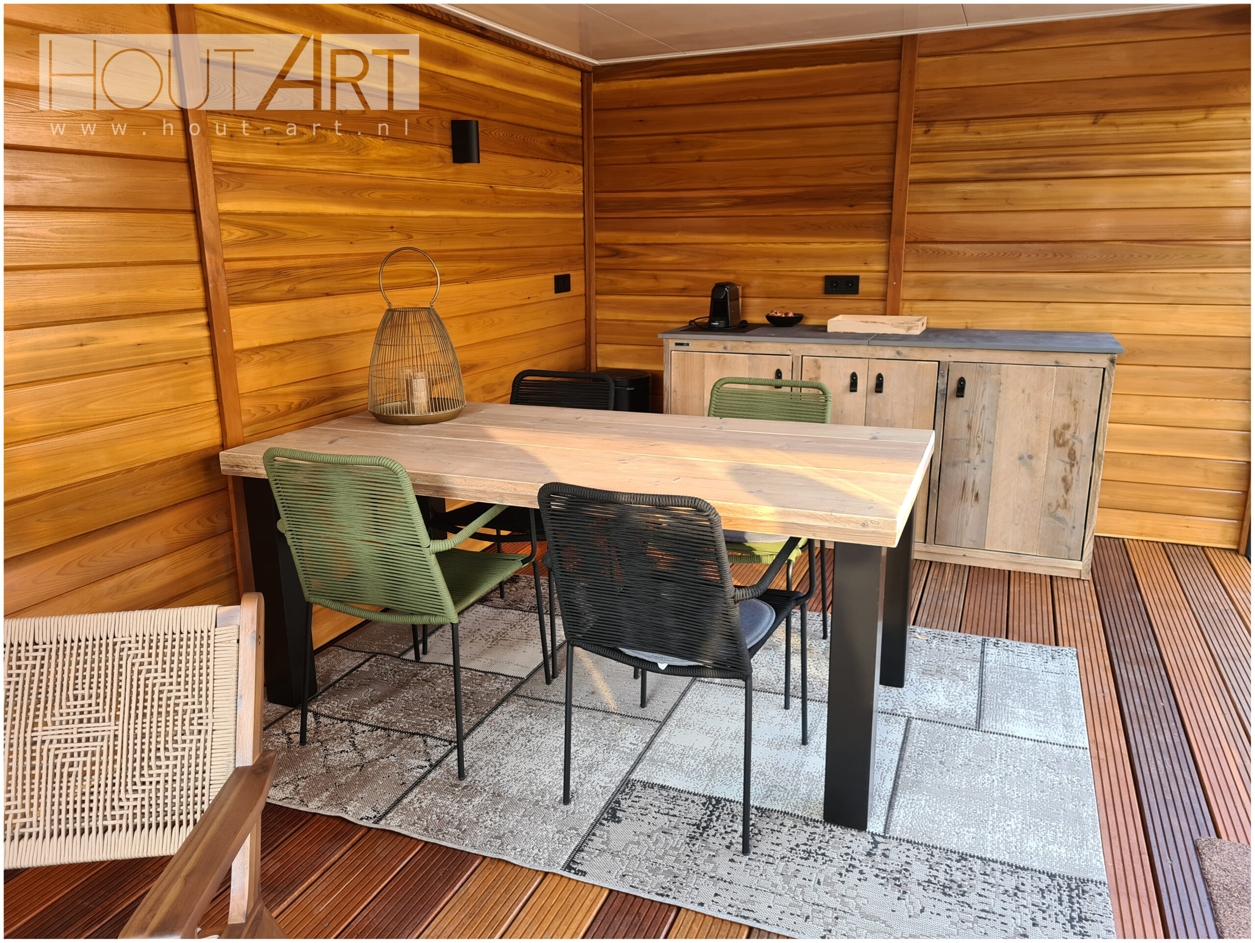 Buitenkeuken BBQ kast met deuren, handgreep, keramisch blad van steigerhout van Hout-Art.