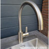 Buitenkeuken losse kast dubbel clean van Hout-Art, spoelkeuken, grohe kraan, spoelbak, steigerhout, steigerhouten, gebruikt hout, kast, wielen, handgreep, bbq, barbcue, tuinmeubel, houtart.