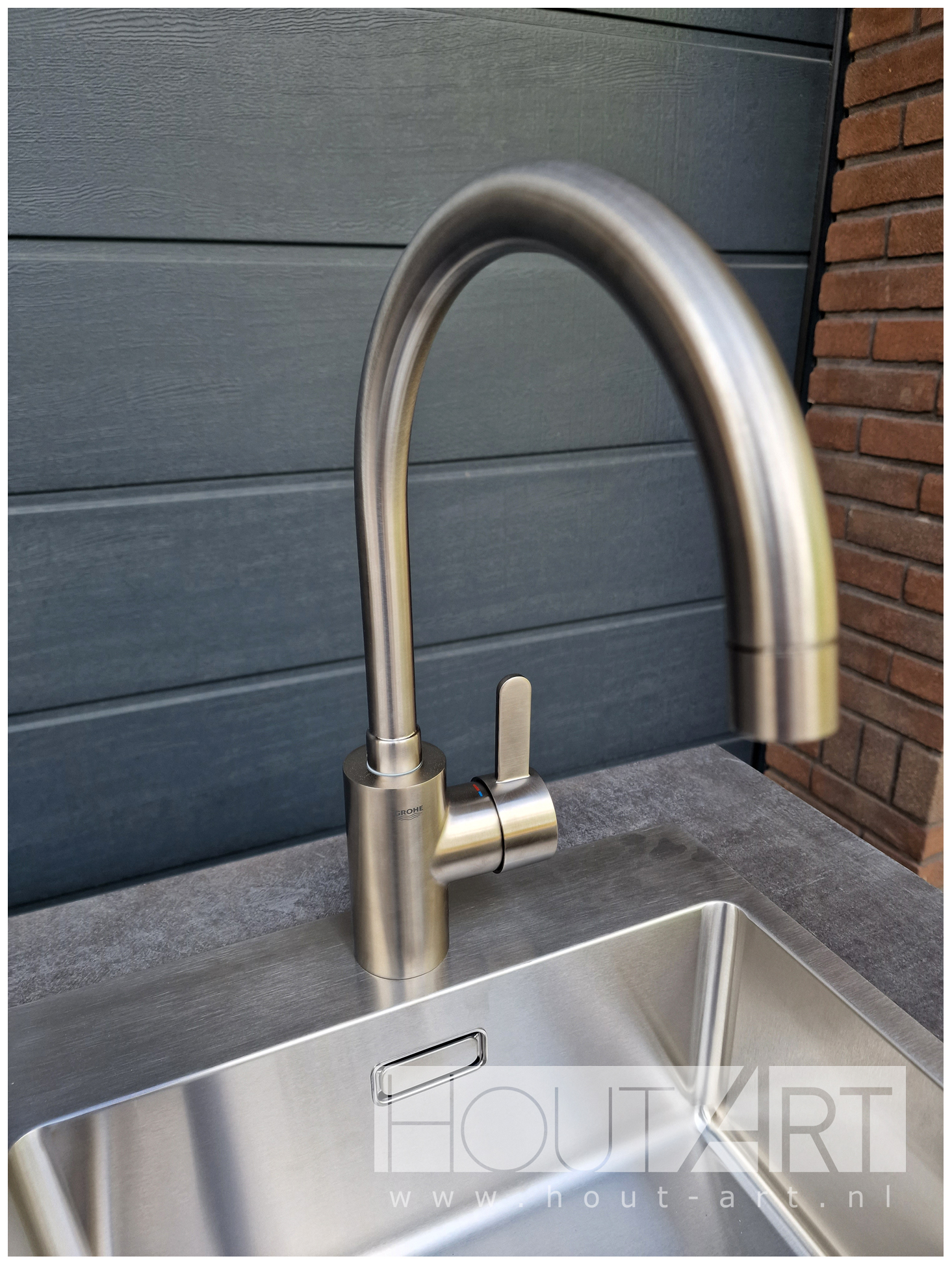 Buitenkeuken losse kast dubbel clean van Hout-Art, spoelkeuken, grohe kraan, spoelbak, steigerhout, steigerhouten, gebruikt hout, kast, wielen, handgreep, bbq, barbcue, tuinmeubel, houtart.