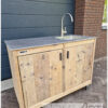 Buitenkeuken losse kast dubbel clean van Hout-Art, spoelkeuken, grohe kraan, spoelbak, steigerhout, steigerhouten, gebruikt hout, kast, wielen, handgreep, bbq, barbcue, tuinmeubel, houtart.