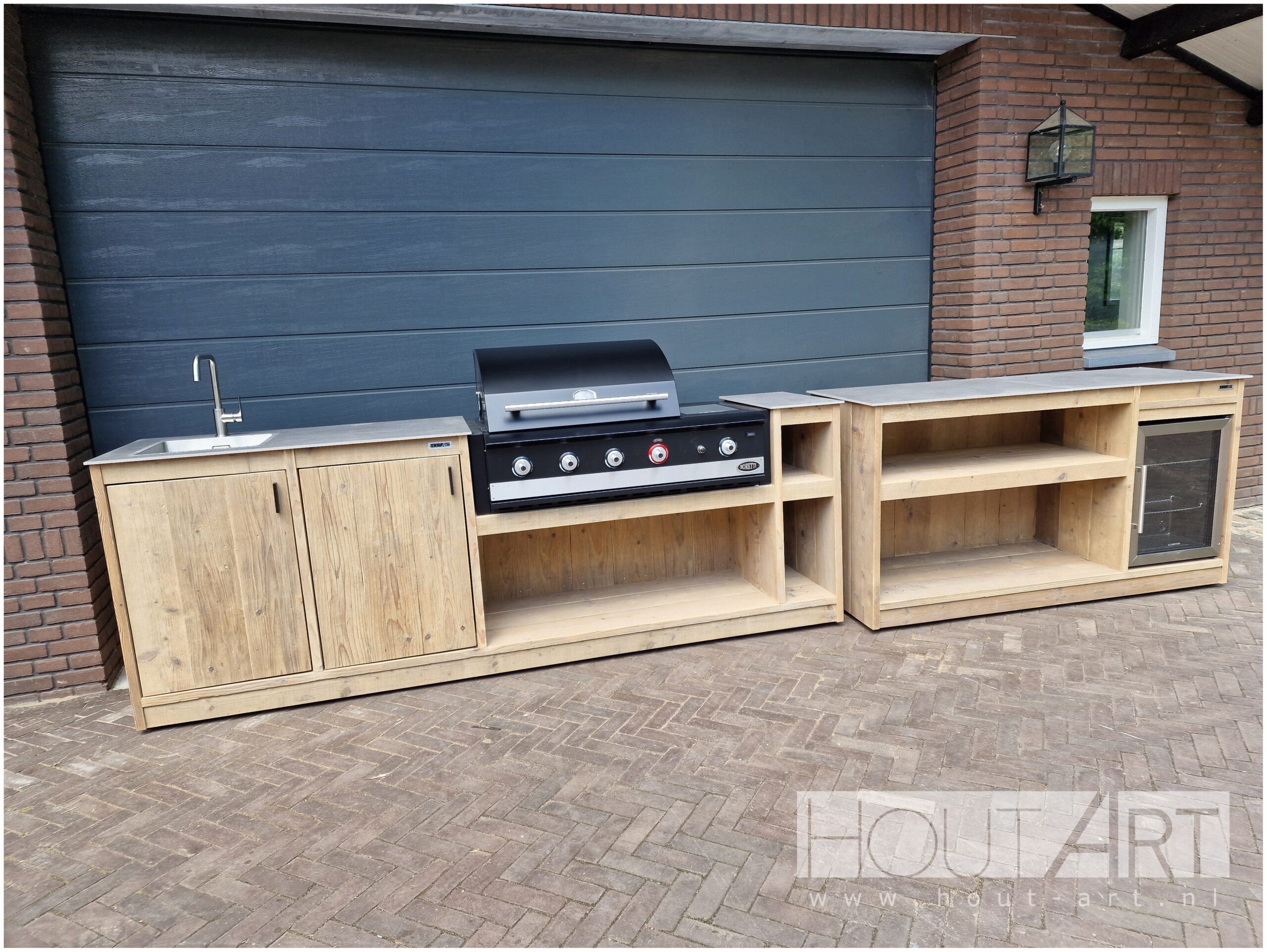 Buitenkeuken losse kast legplank fridge van Boretti Ibrido of Ligorio Top met spoelkeuken en grohe kraan van Hout-Art.