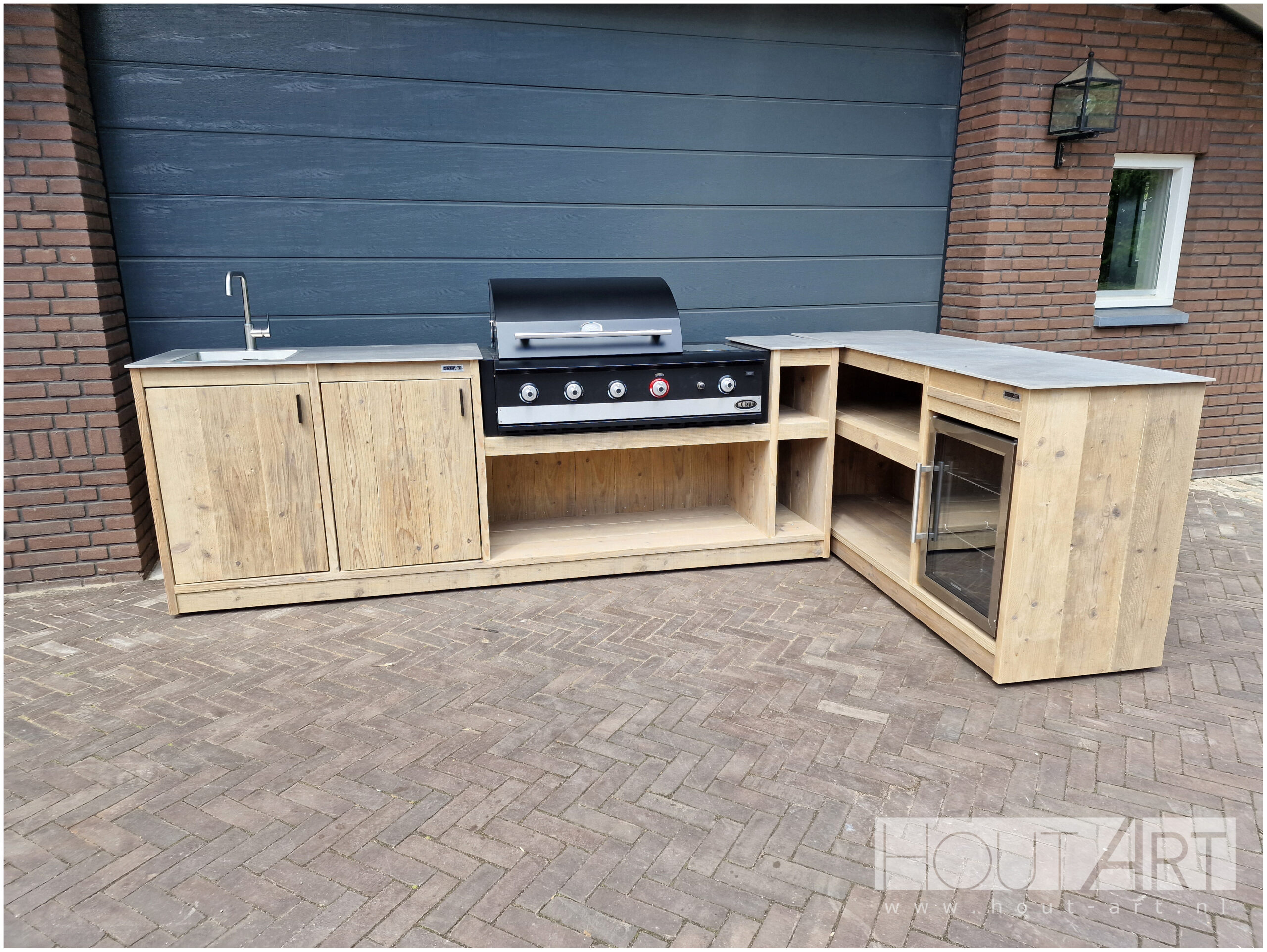 Buitenkeuken losse kast legplank fridge van Boretti Ibrido of Ligorio Top met spoelkeuken en grohe kraan van Hout-Art.