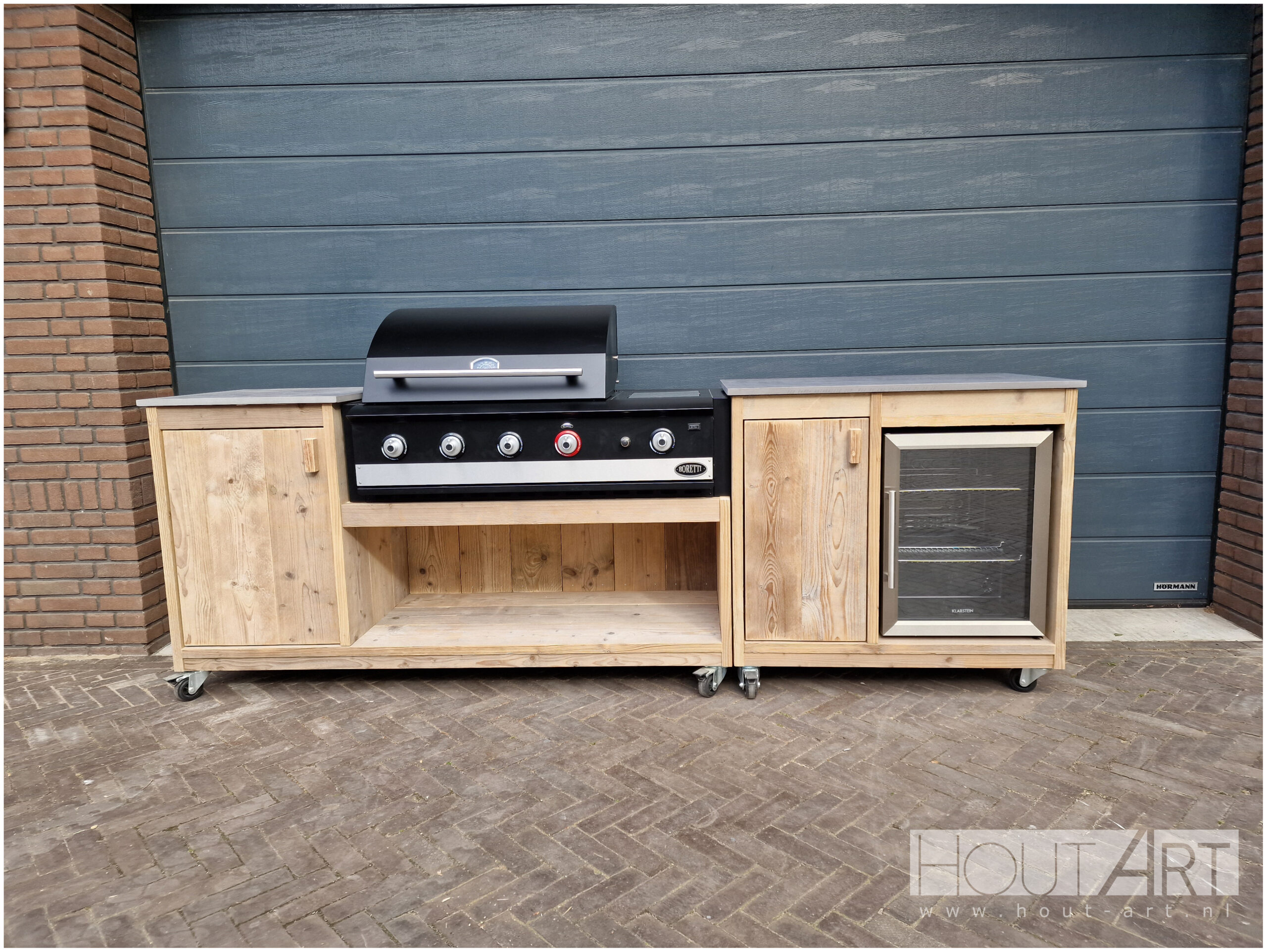 Buitenkeuken losse kast legplank fridge van Boretti Ibrido of Ligorio Top met spoelkeuken en grohe kraan van Hout-Art.