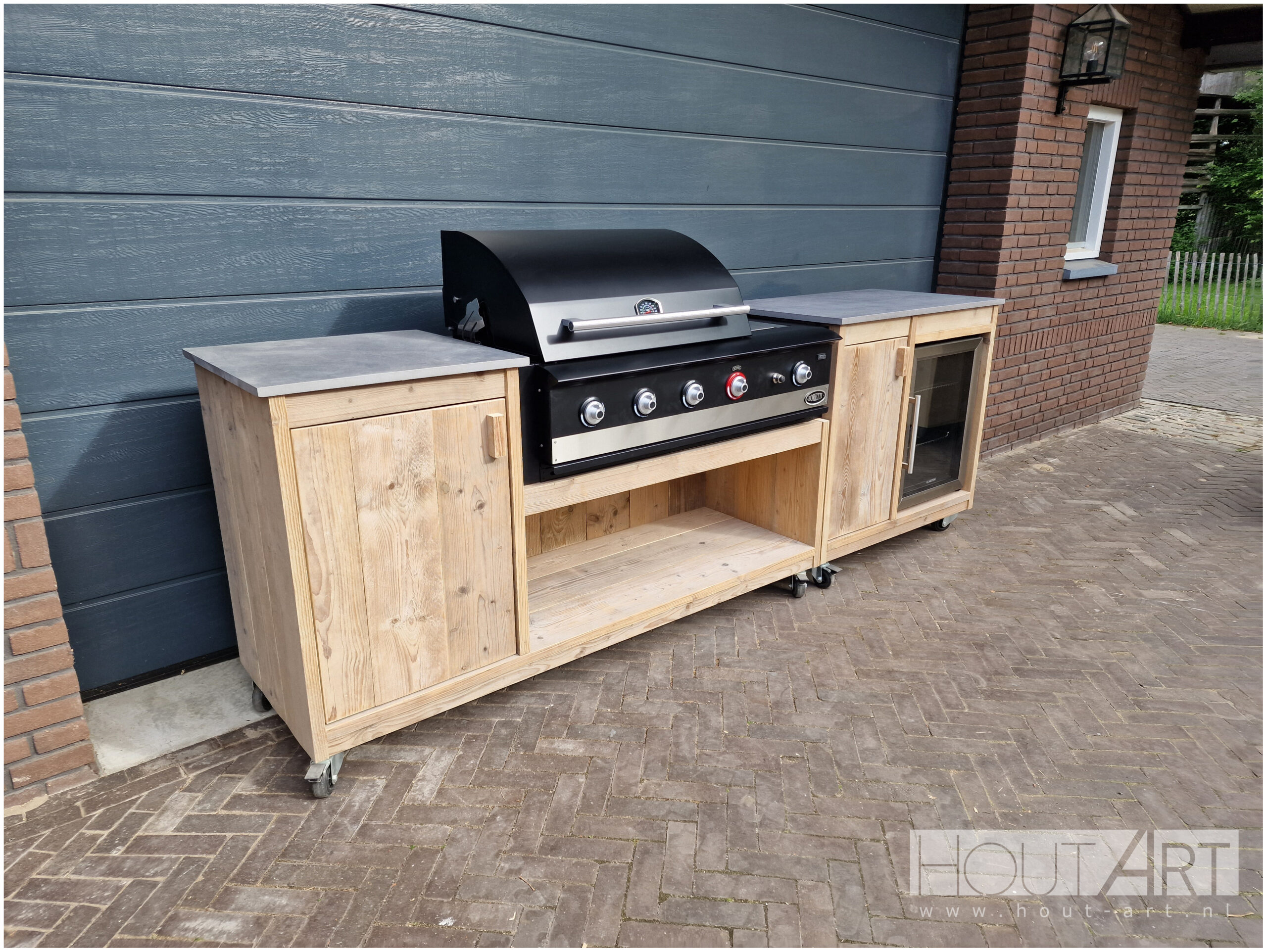 Buitenkeuken losse kast legplank fridge van Boretti Ibrido of Ligorio Top met spoelkeuken en grohe kraan van Hout-Art.