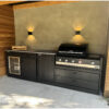 Buitenkeuken Boretti Ligorio en Ibrido Top van Hout-Art, mat zwart, met koelkast en keramische platen, BBQ, barbecue, kast, handgreep.