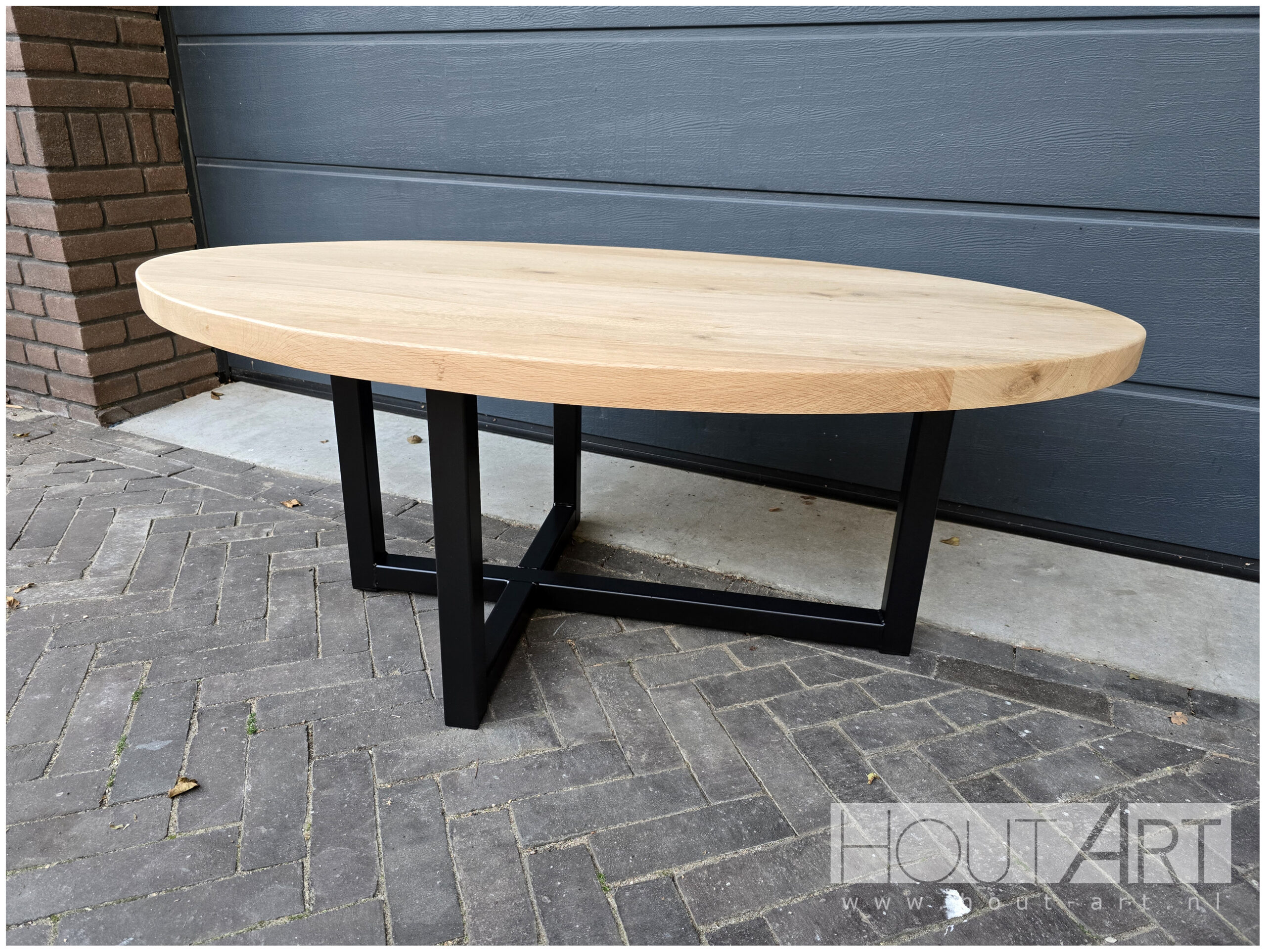 Salontafel eiken dubbele kruispoot asymmetrisch ovaal zwarte poedercoating van Hout-Art.