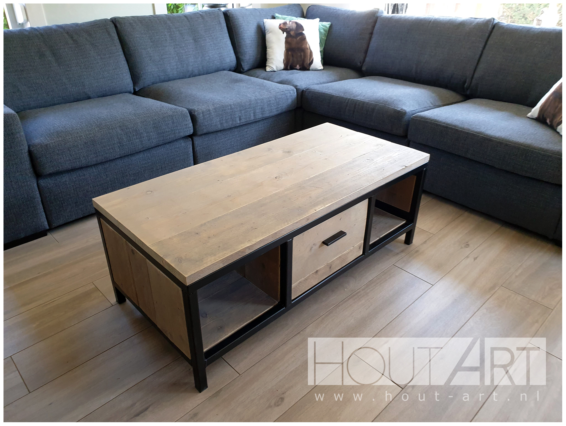 Salontafel frame staal lades midden dicht steigerhout van Hout-Art.