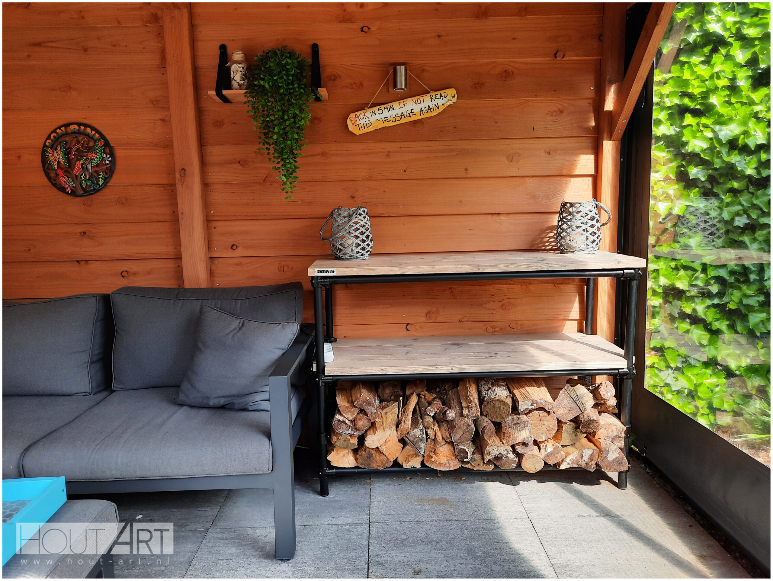 Sidetable Lorenz extra zwarte steigerbuis met steigerhout van Hout-Art.