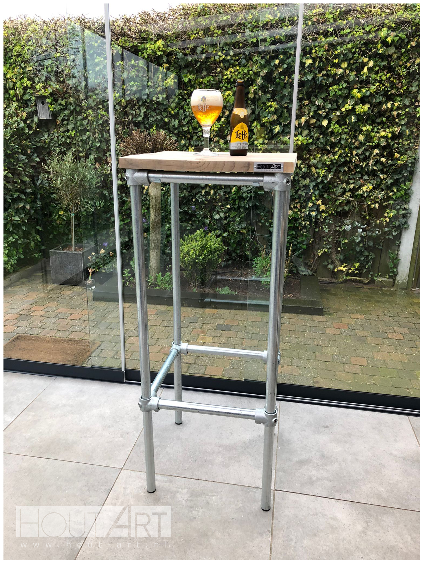 Bartafel steigerbuis Kubix met steigerhout van Hout-Art.