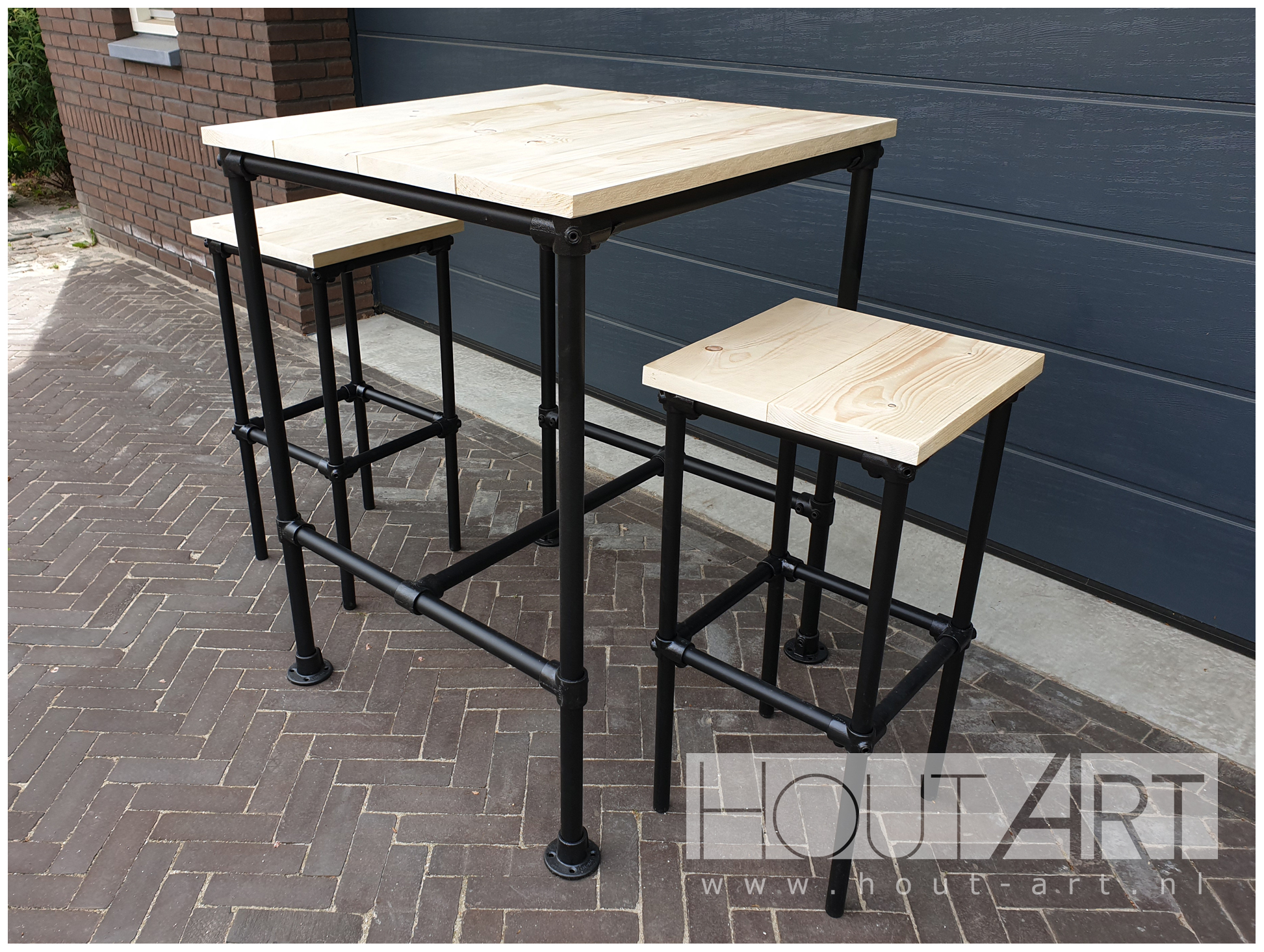 Bartafel zwarte steigerbuis met steigerhout, barkruk, ariane, houtart.