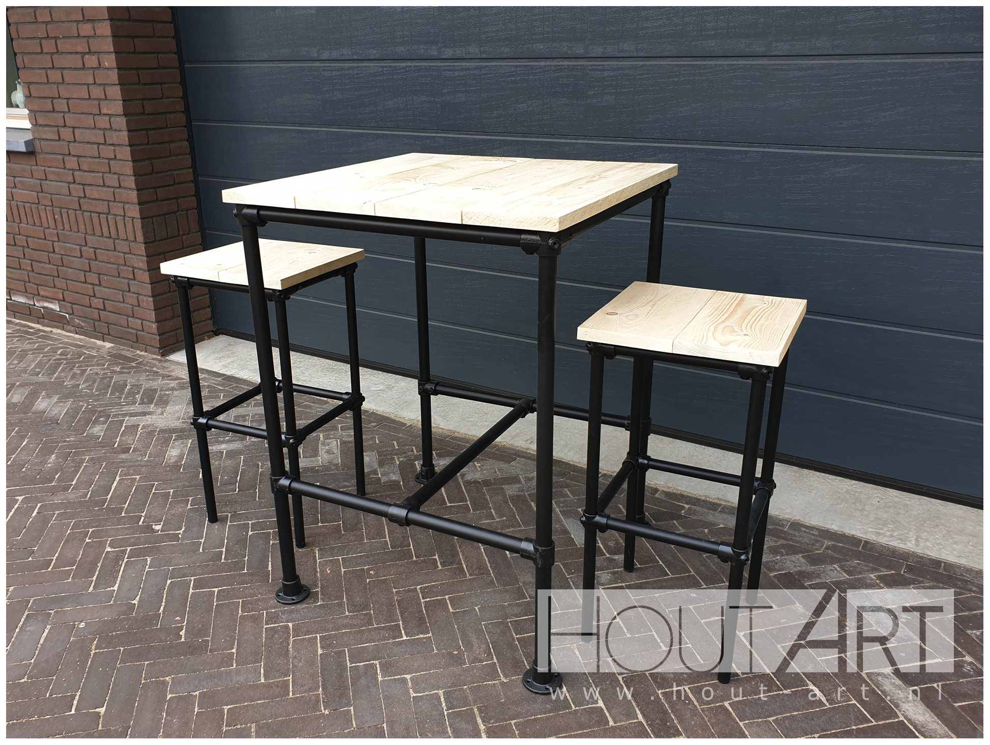 Bartafel zwarte steigerbuis met steigerhout, barkruk, ariane, houtart.