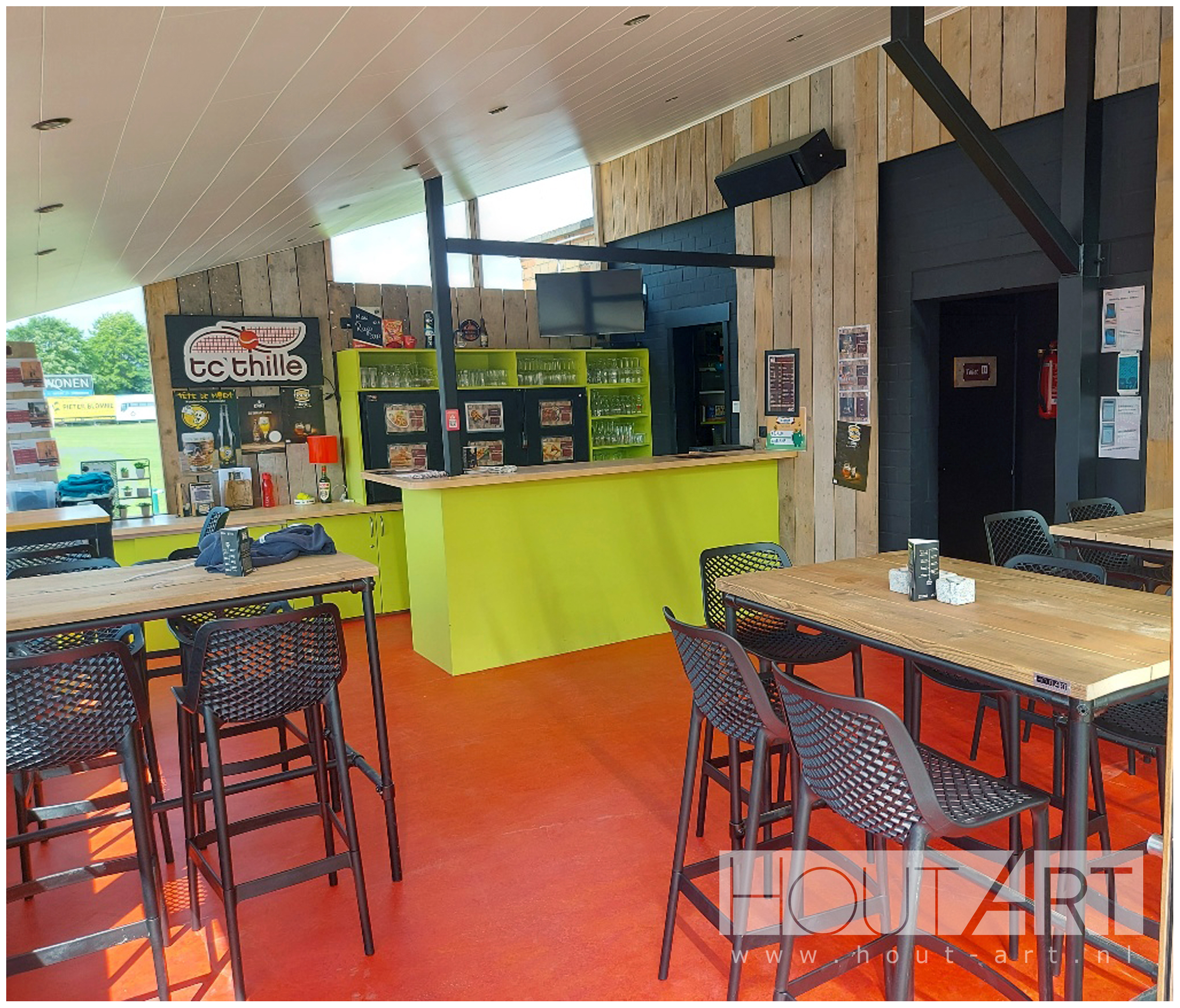 Tafel bartafel nieuw of gebruikt steigerhout met zwarte steigerbuis van Hout-Art. Zwart, gepoedercoat, modern, industrieel, steigerbuizen, gebruikt hout, houtart.