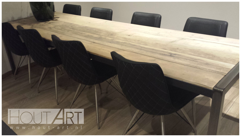 Tafel eettafel stalen frame met inliggend steigerhout van Hout-Art.