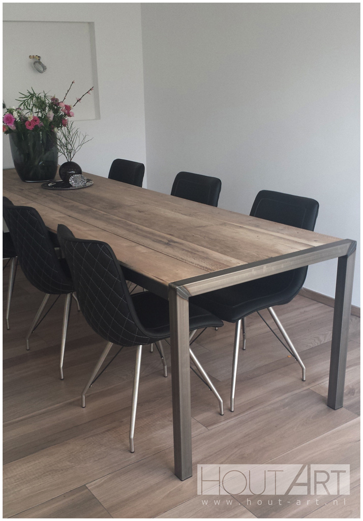Tafel eettafel stalen frame met inliggend steigerhout van Hout-Art.