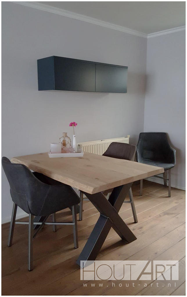 Tafel X-poot staal met massief eiken van Hout-Art.