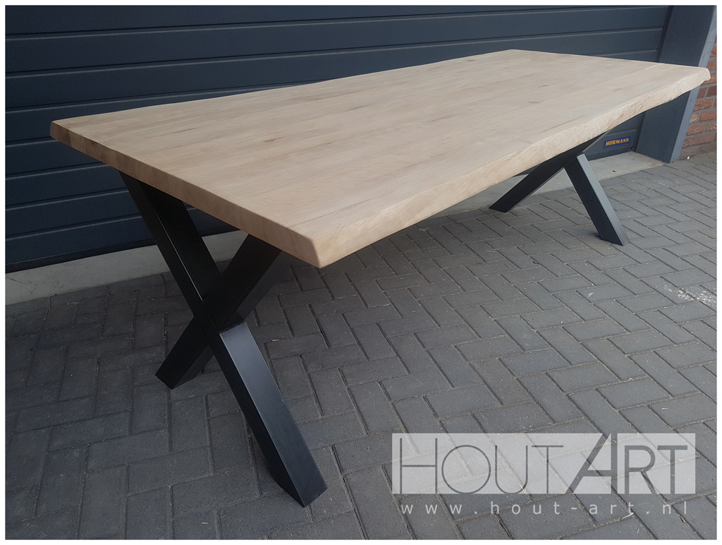 Tafel X-poot staal met massief eiken van Hout-Art.