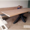 Tafel eettafel twister poot staal met massief eiken van Hout-Art.