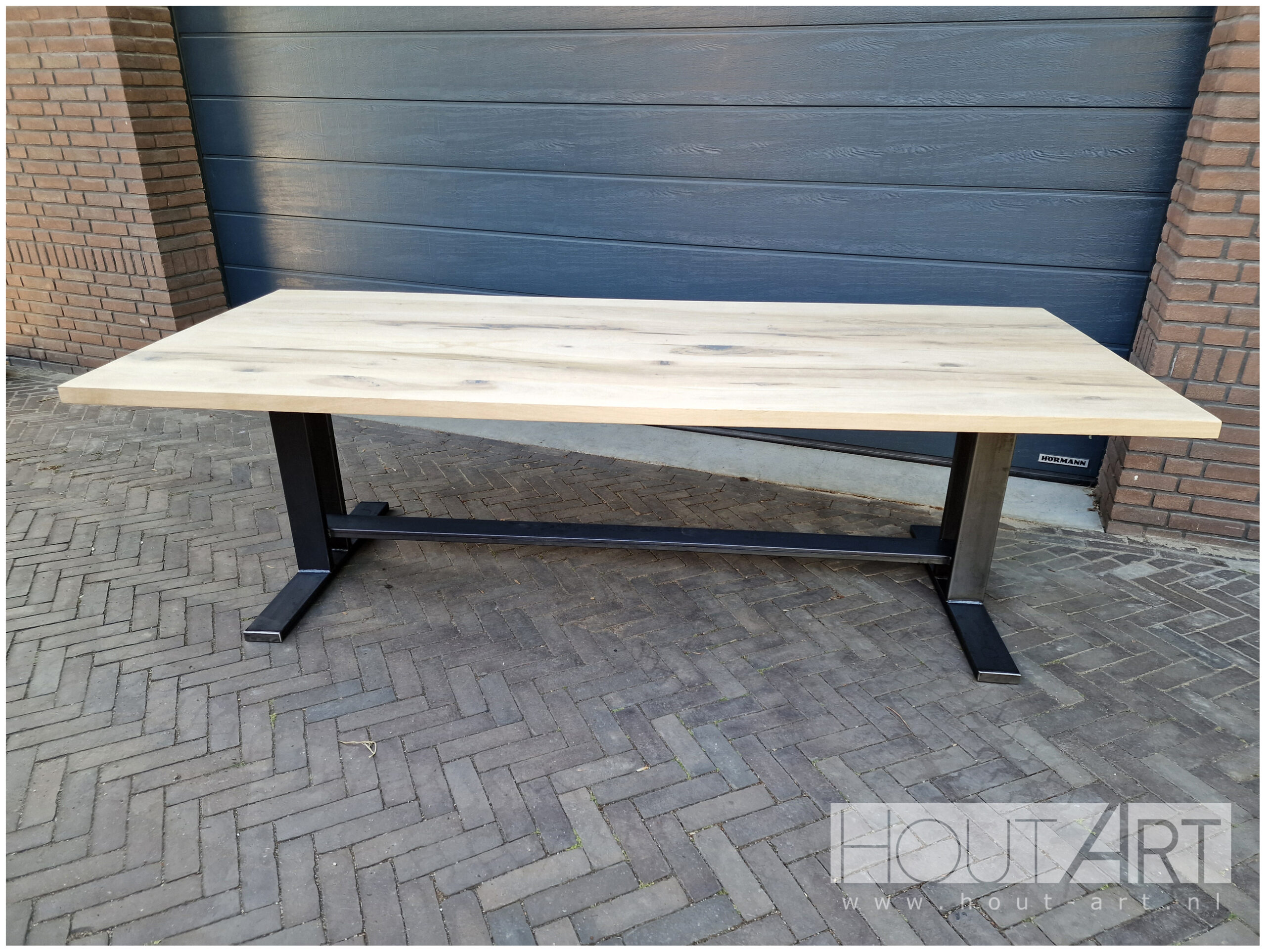 Tafel middenpoot kloosterframe staal met massief eiken van Hout-Art.