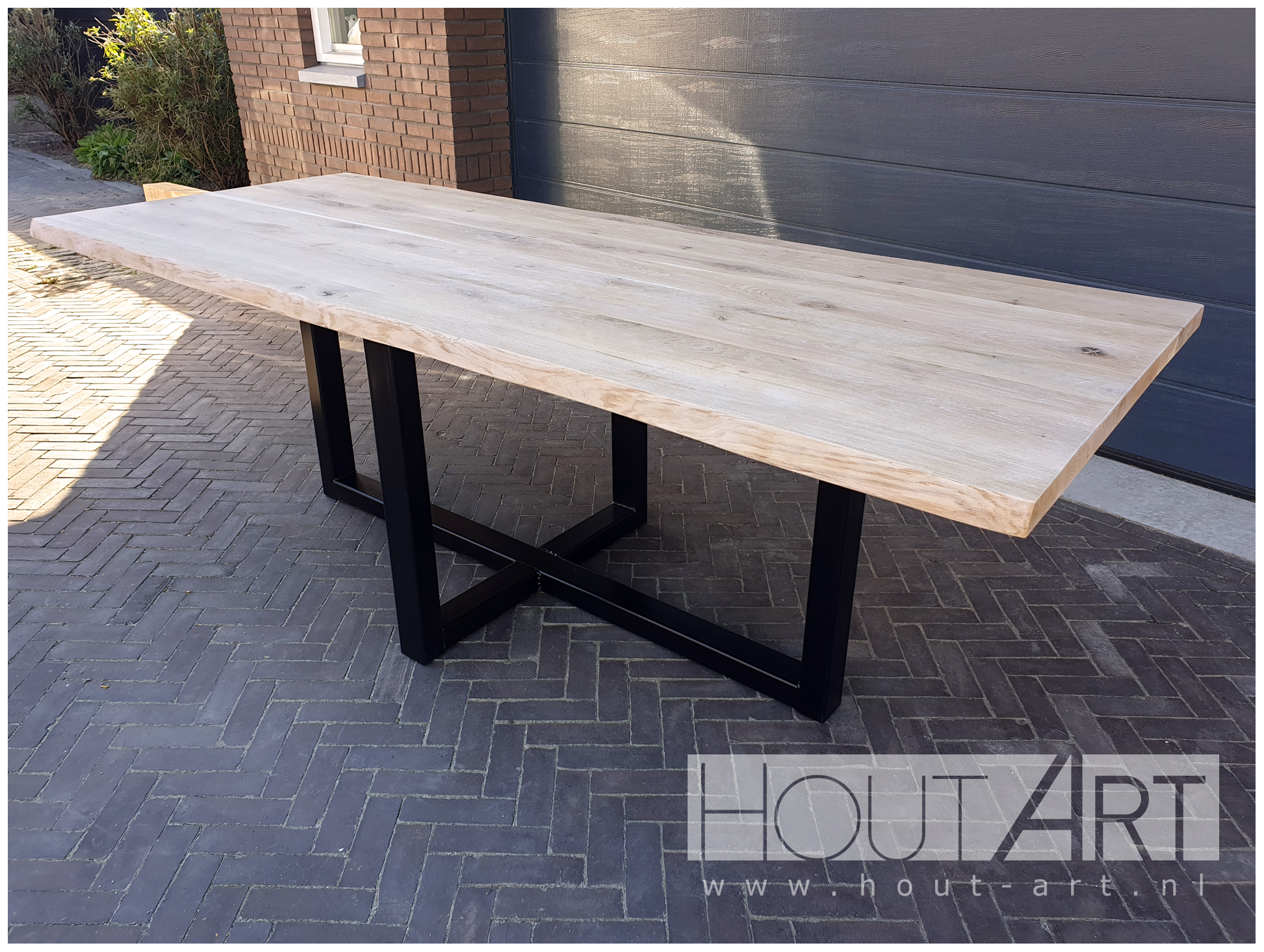 Eettafel tafel design poot staal met massief eiken van Hout-Art.