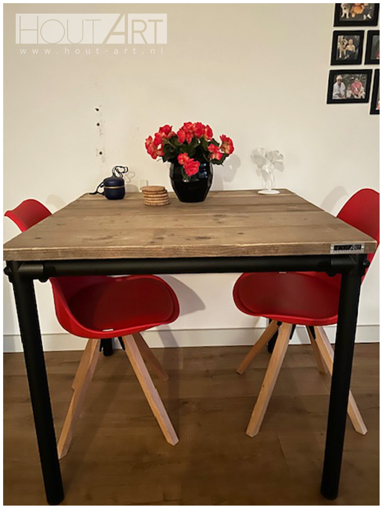 Tafel eettafel zwarte steigerbuis losse poten met steigerhout van Hout-Art.