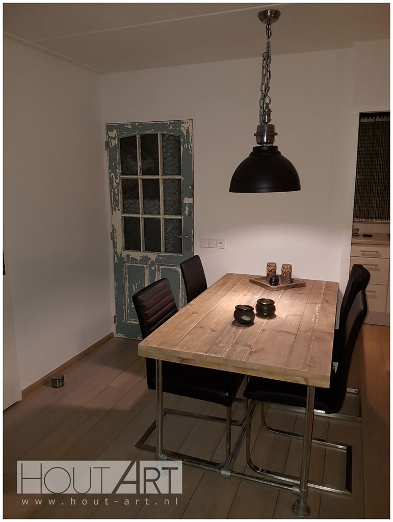 Tafel eettafel steigerbuis luxe met steigerhout van Hout-Art.