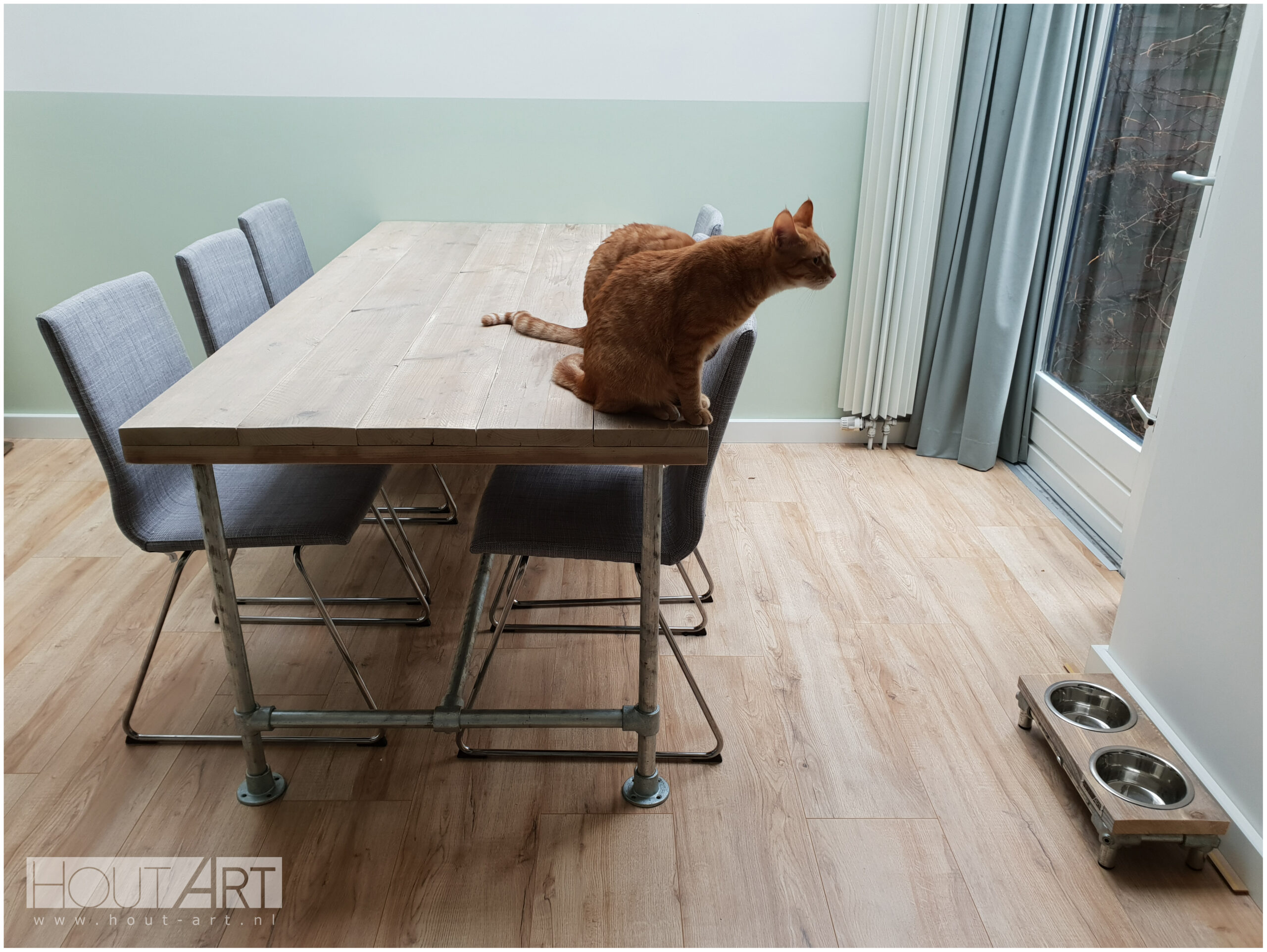 Tafel eettafel steigerbuis luxe met steigerhout van Hout-Art.