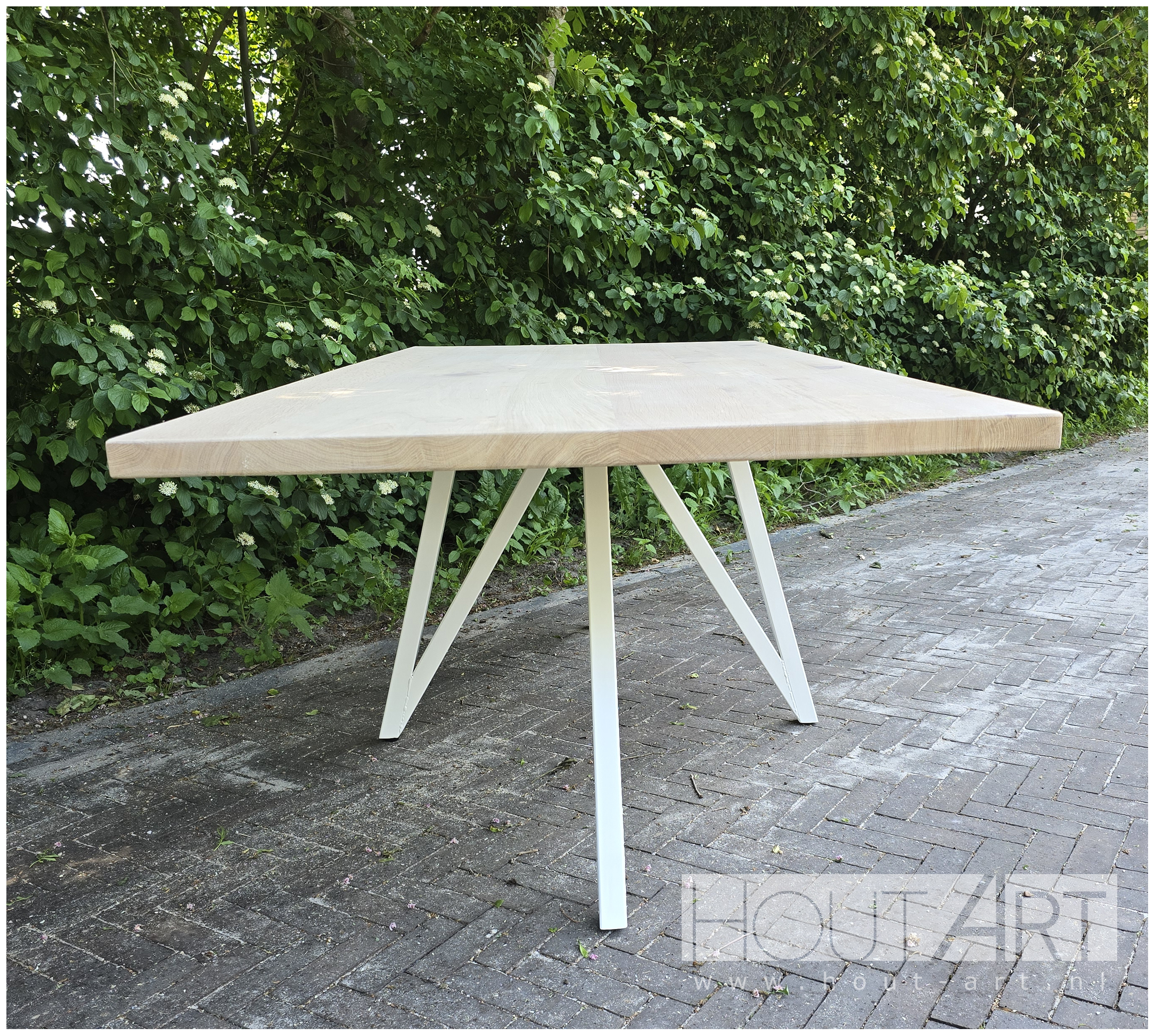 Tafel vlinder middenpoot staal met massief eiken van Hout-Art.