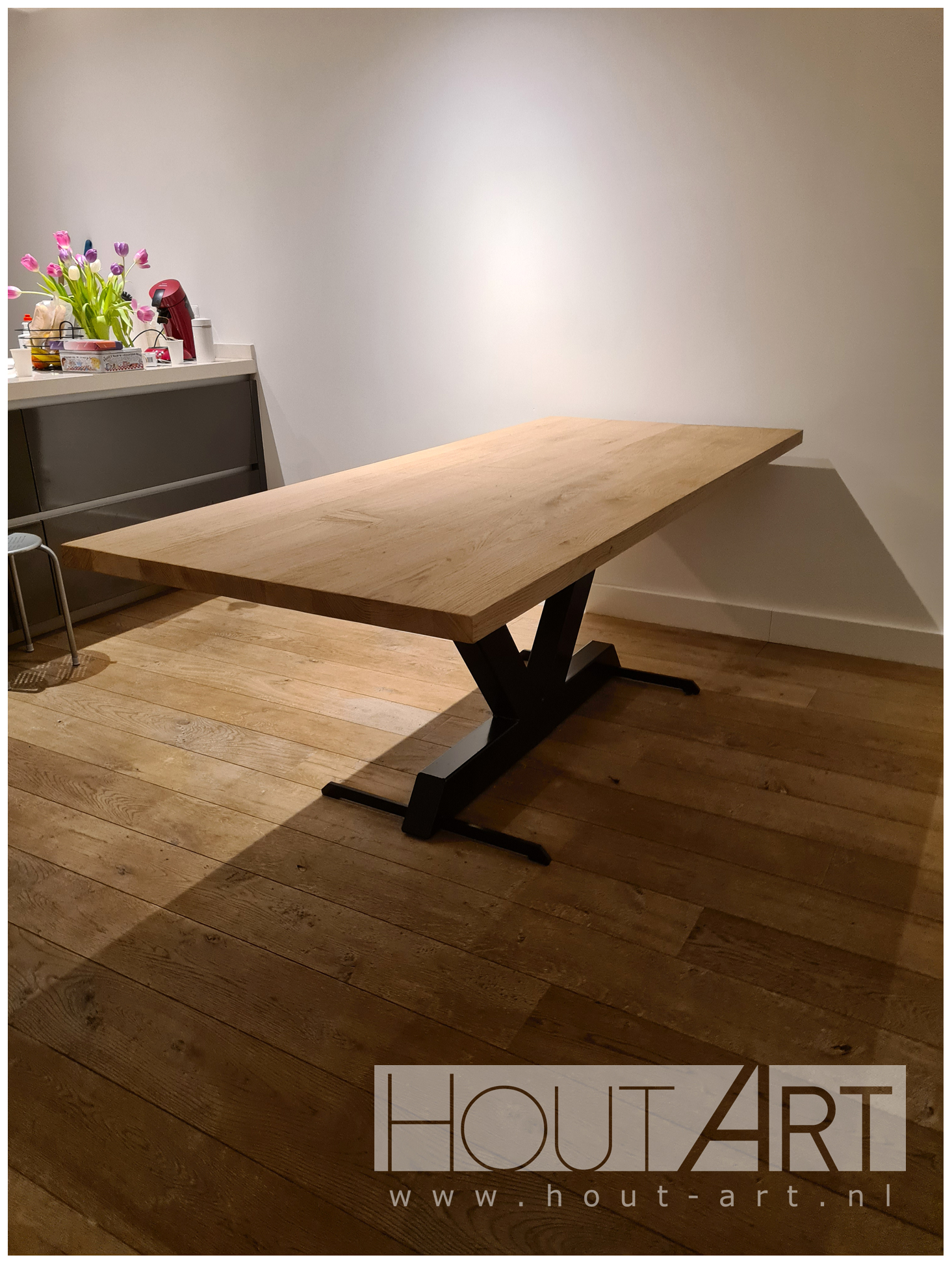 Tafel V-poot staal met massief eiken van Hout-Art.