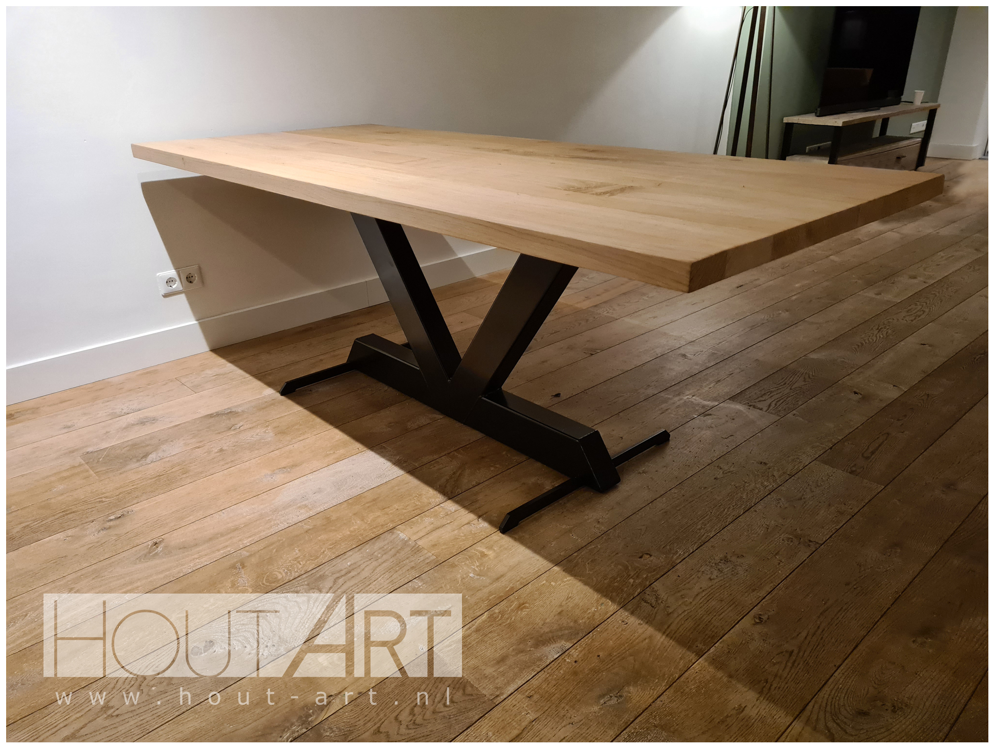 Tafel V-poot staal met massief eiken van Hout-Art.