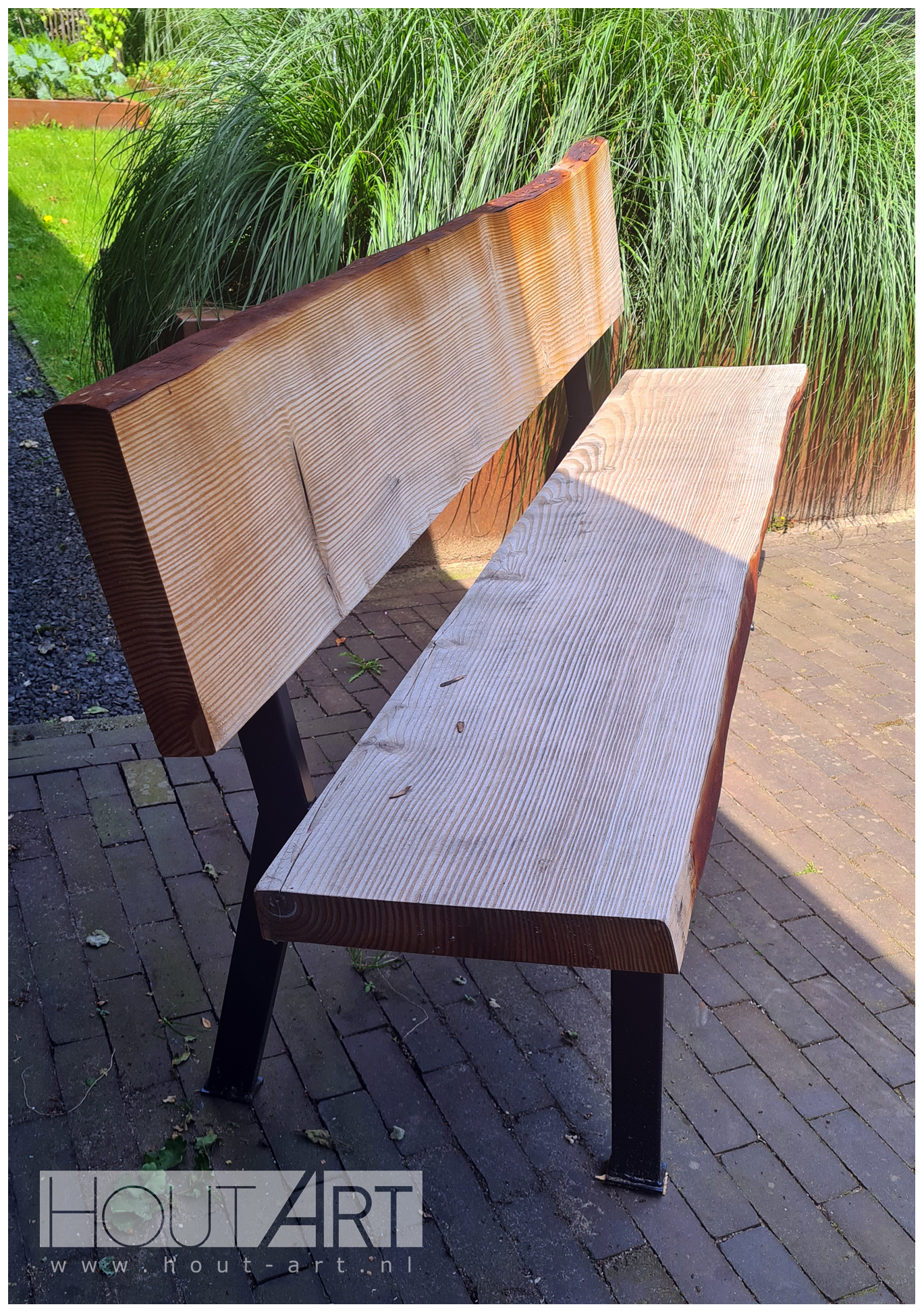 Tuinbank stalen poot met rugleuning van Douglas schaaldelen. Bank, tuinmeubel, douglas balken, maatwerk, Hout-Art.
