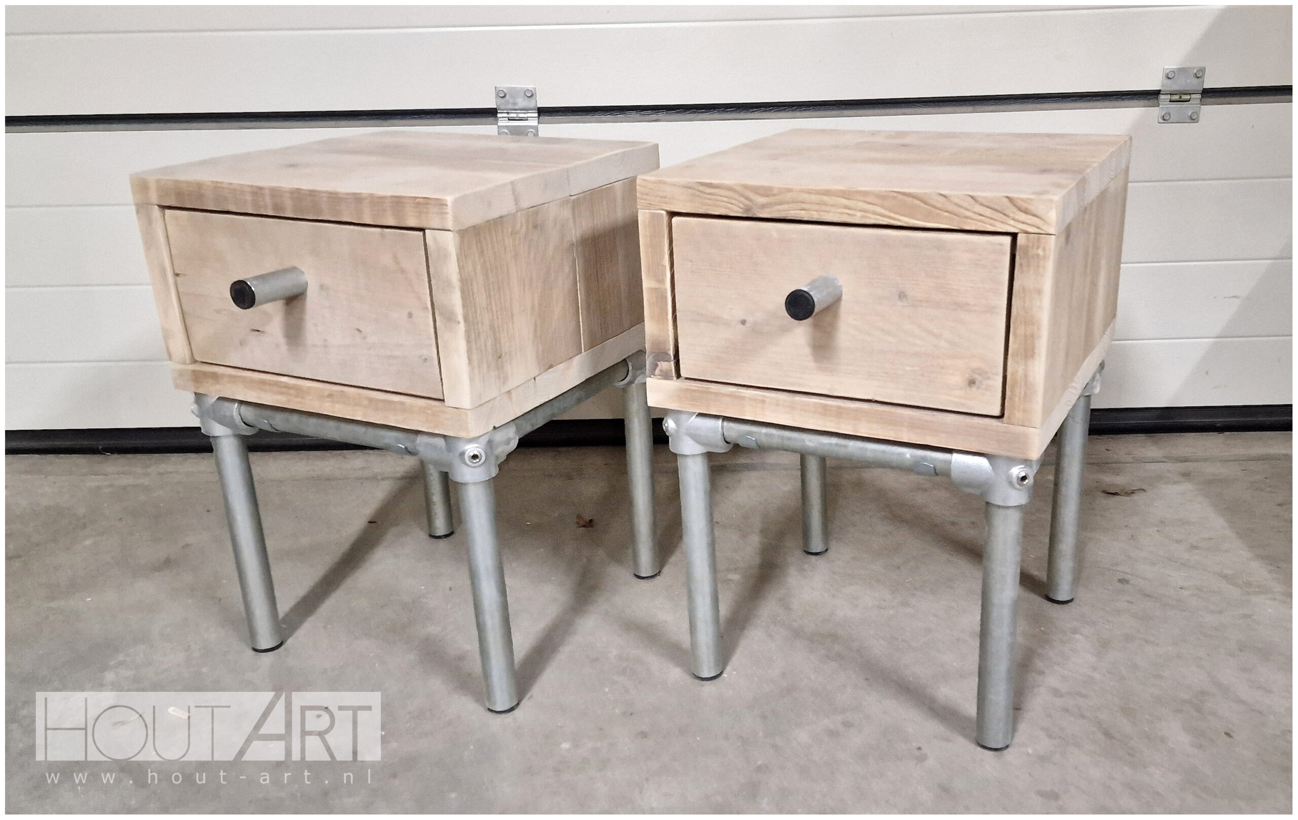 Nachtkastje verzinkte steigerbuis frame met ladeblok van steigerhout, gemaakt door Hout-Art.