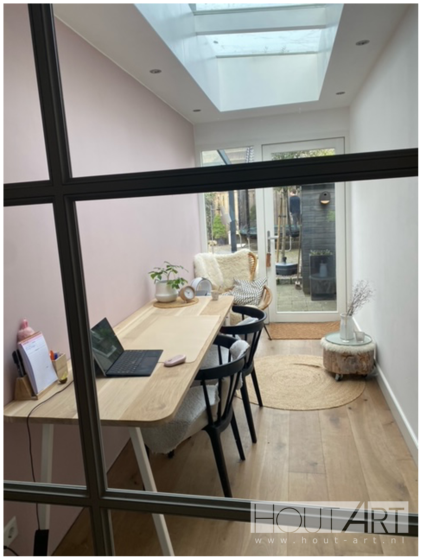 Bureau stalen frame design schuine poot met eiken van Hout-Art.