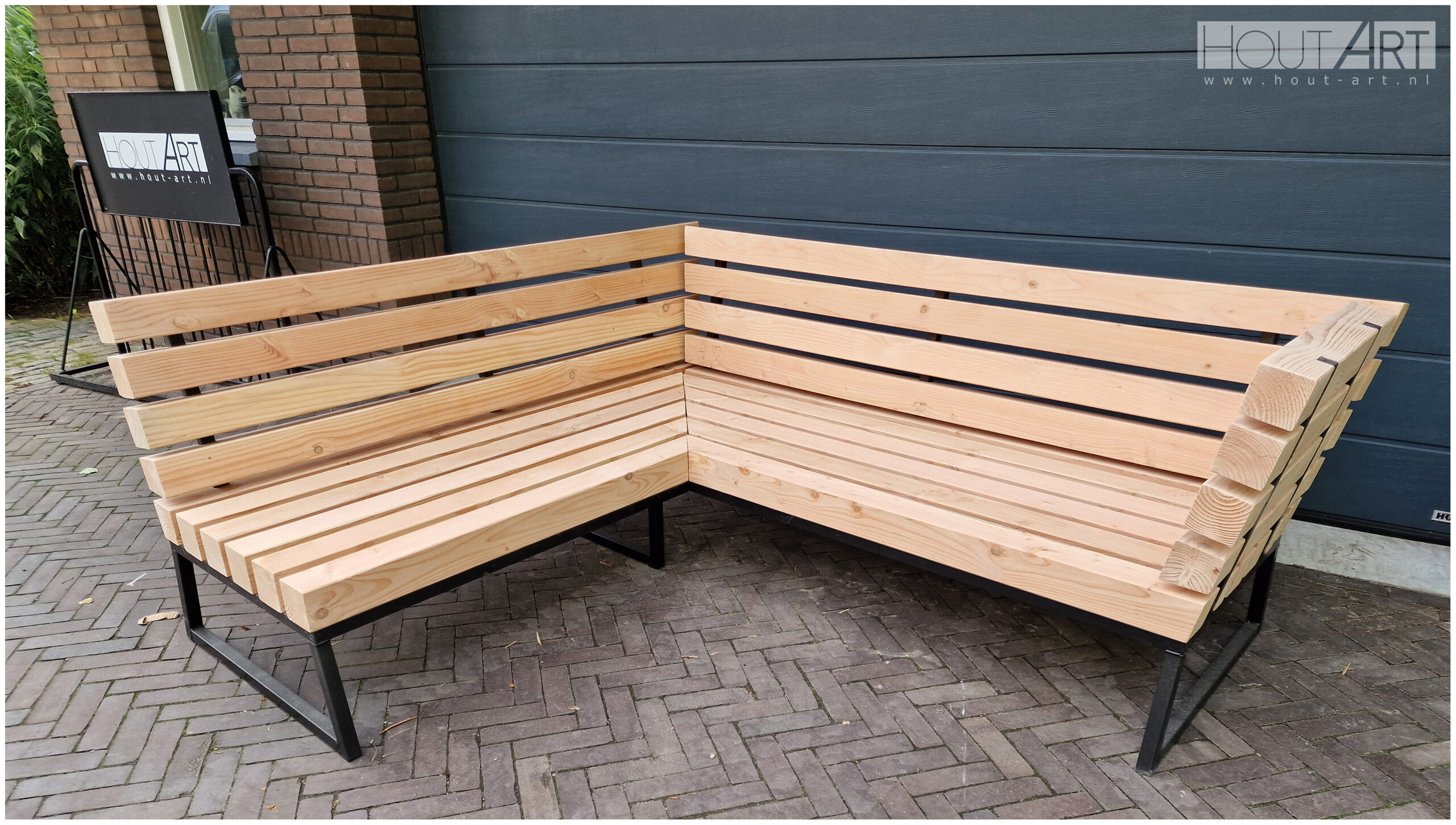 Loungebank l-vorm hoekbank douglas balken doorlopende rugleuning met stalen frame van hout-art.