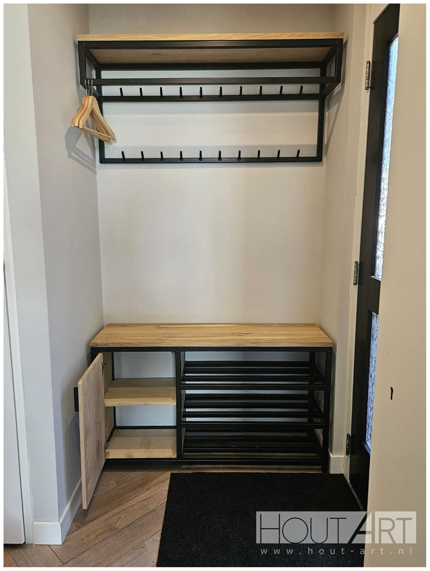 Kapstok hangend stalen frame voor kledinghangers en kinderkapstok van Hout-Art met eiken blad.