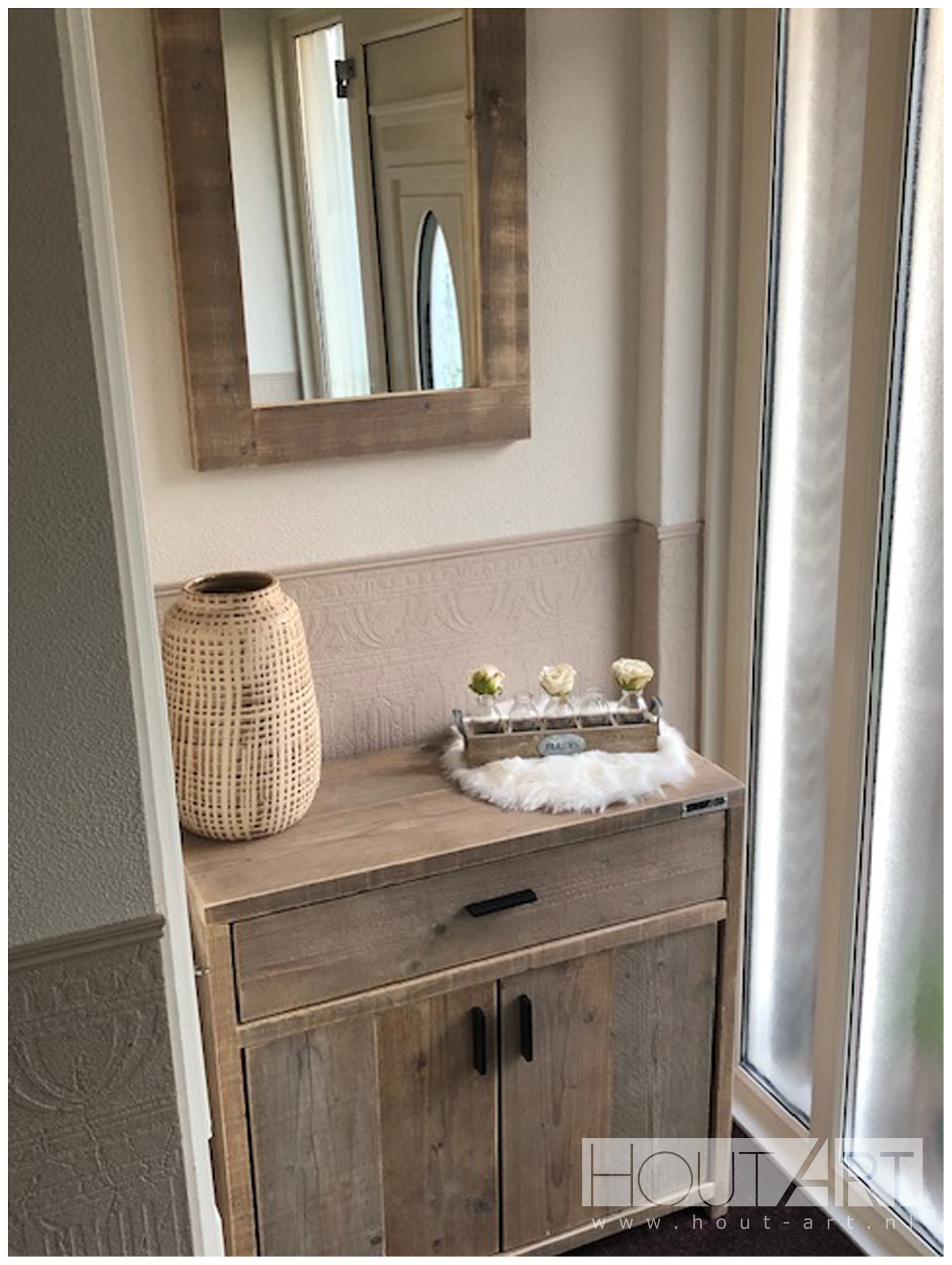 Schoenenkast, schoenenrek van steigerhout met lade en deuren van Hout-Art. Ook als schoenenrek, dressoir of commode te gebruiken.