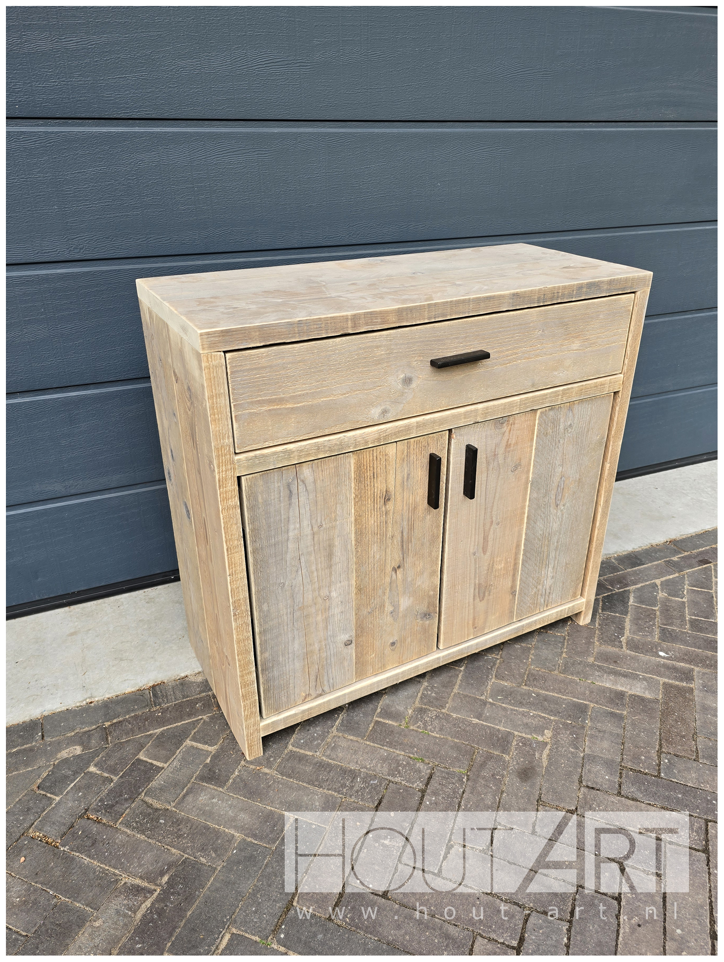 Schoenenkast, schoenenrek van steigerhout met lade en deuren van Hout-Art. Ook als schoenenrek, dressoir of commode te gebruiken.