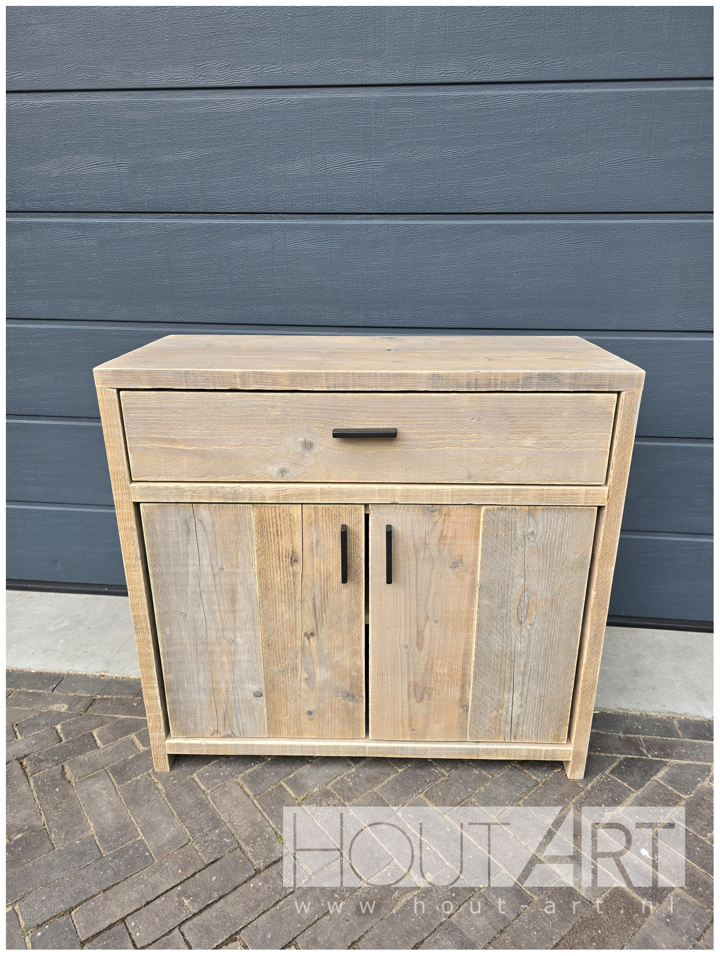 Schoenenkast, schoenenrek van steigerhout met lade en deuren van Hout-Art. Ook als schoenenrek, dressoir of commode te gebruiken.