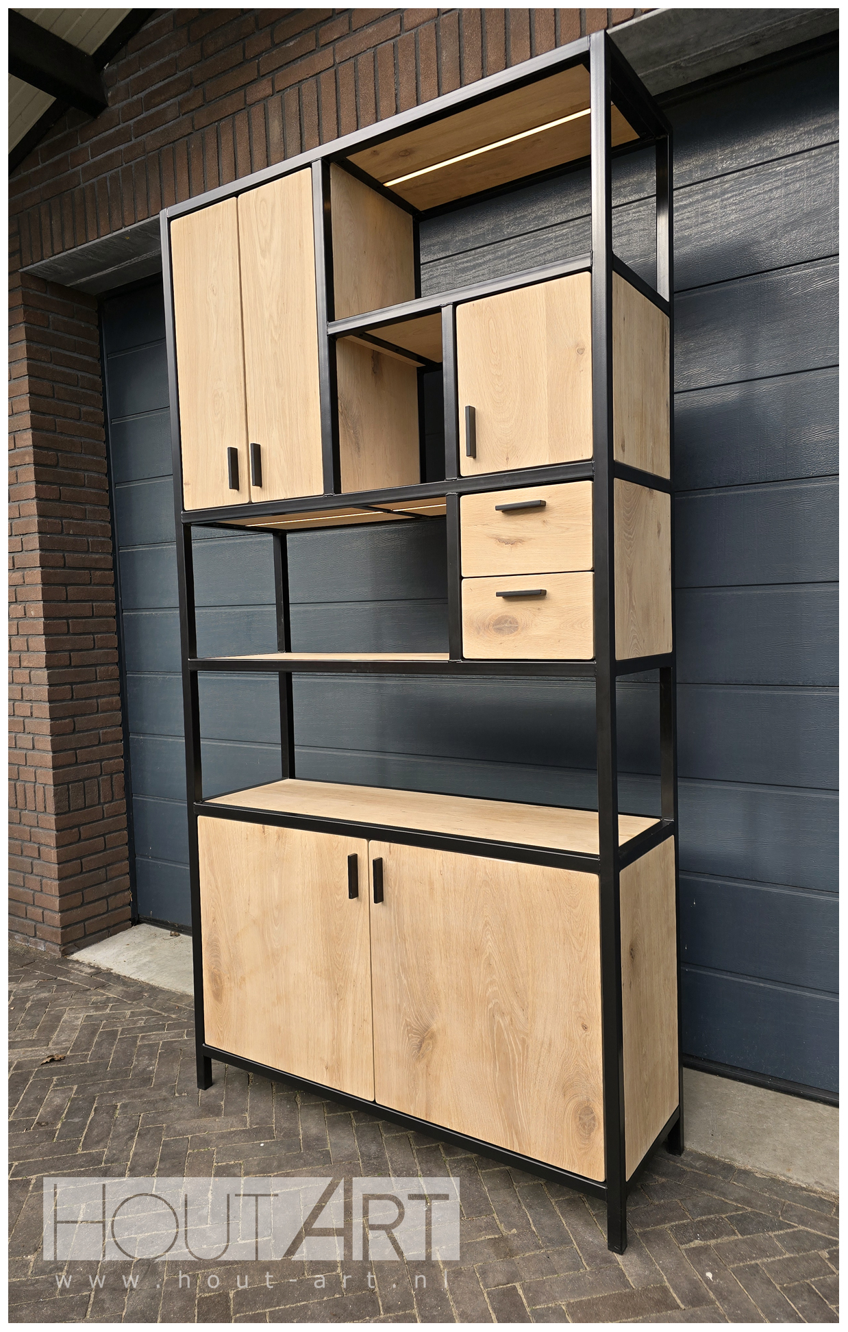 Vakkenkast stalen frame met deuren en lades eiken LED vaste voeding van Hout-Art.