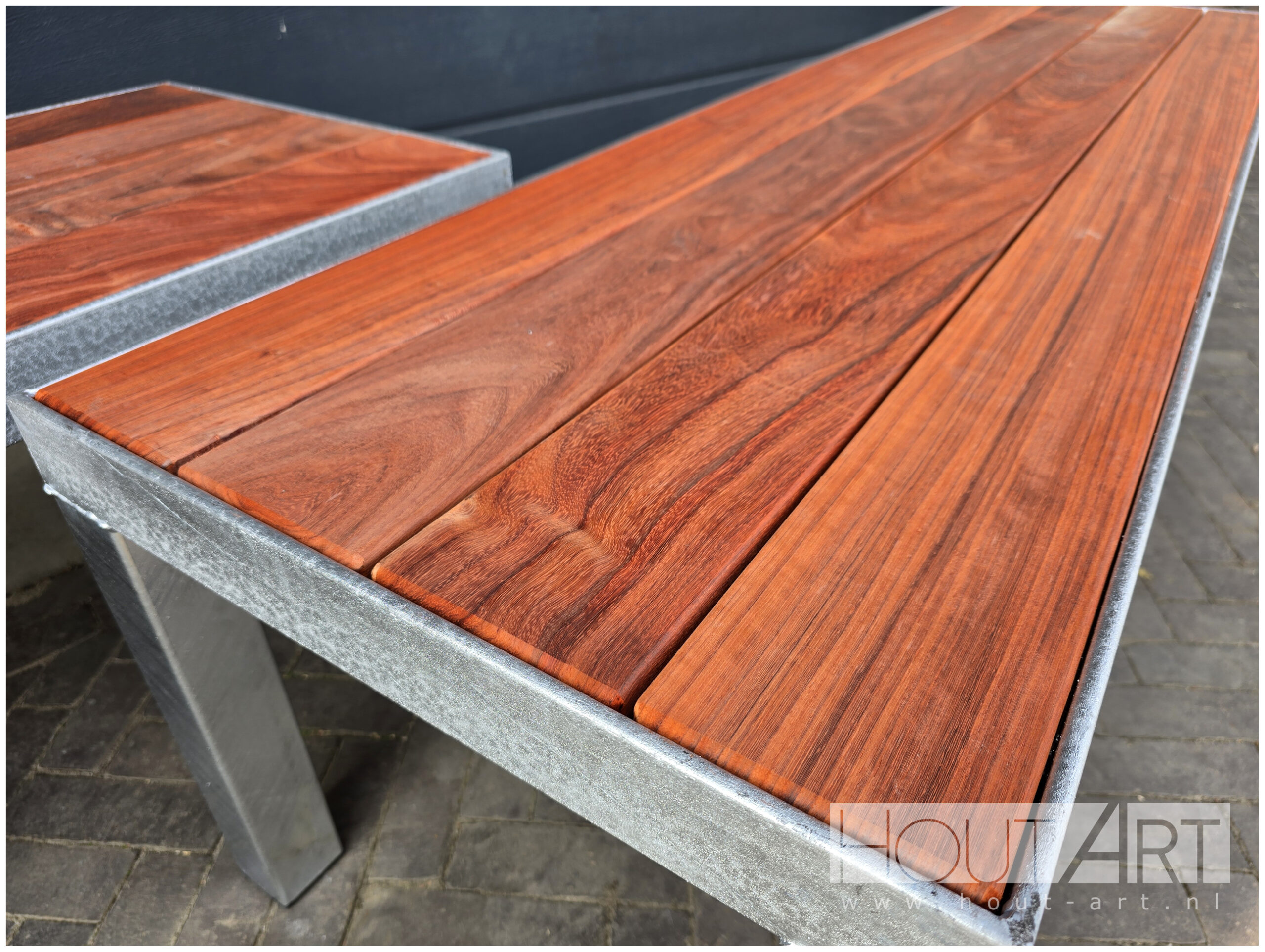 Bank padoek verzinkt stalen frame eettafel tuintafel inliggend van Hout-Art.