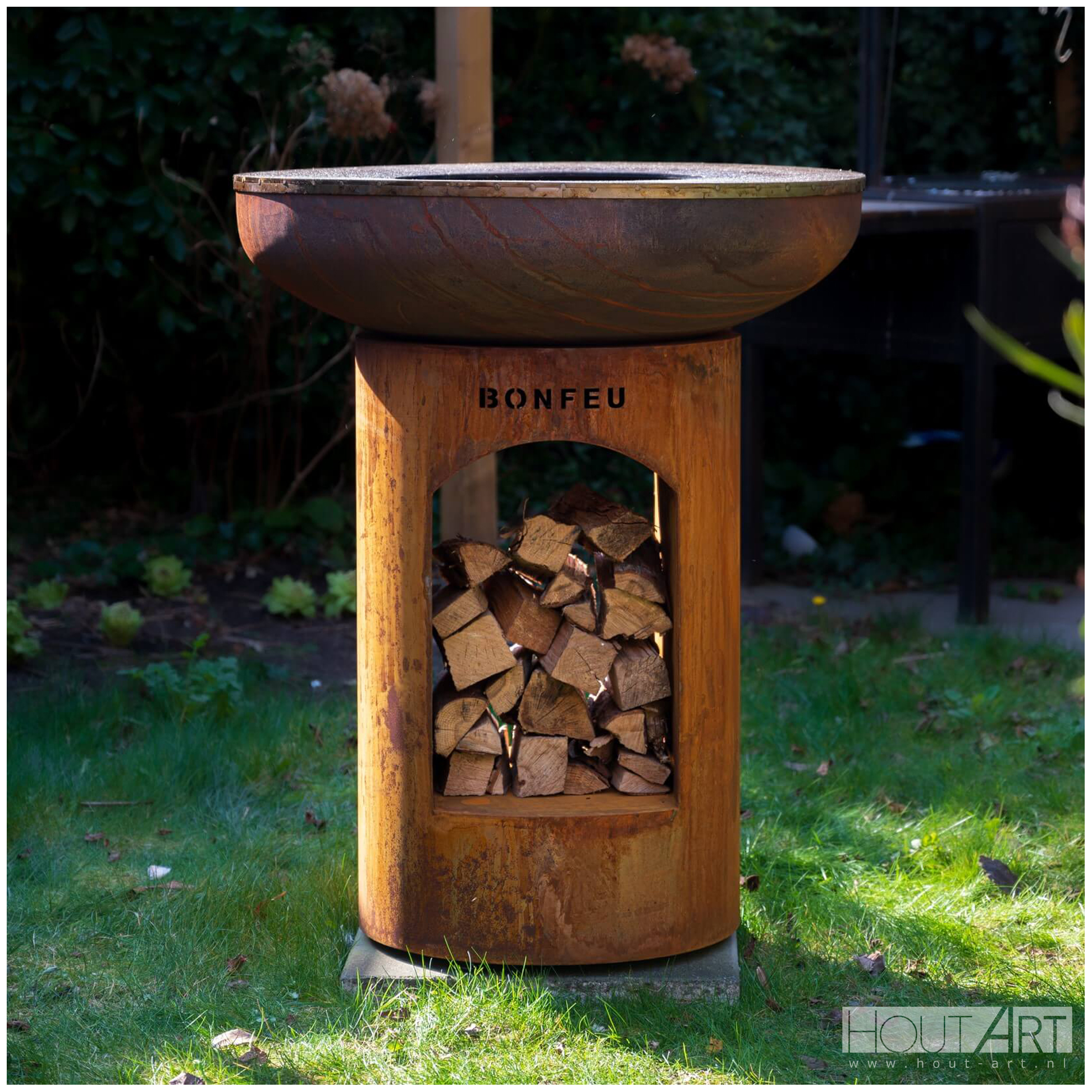 Bonfeu BonBiza open haard buitenkeuken bakken zwart en cortenstaal corten BBQ van Hout-Art.