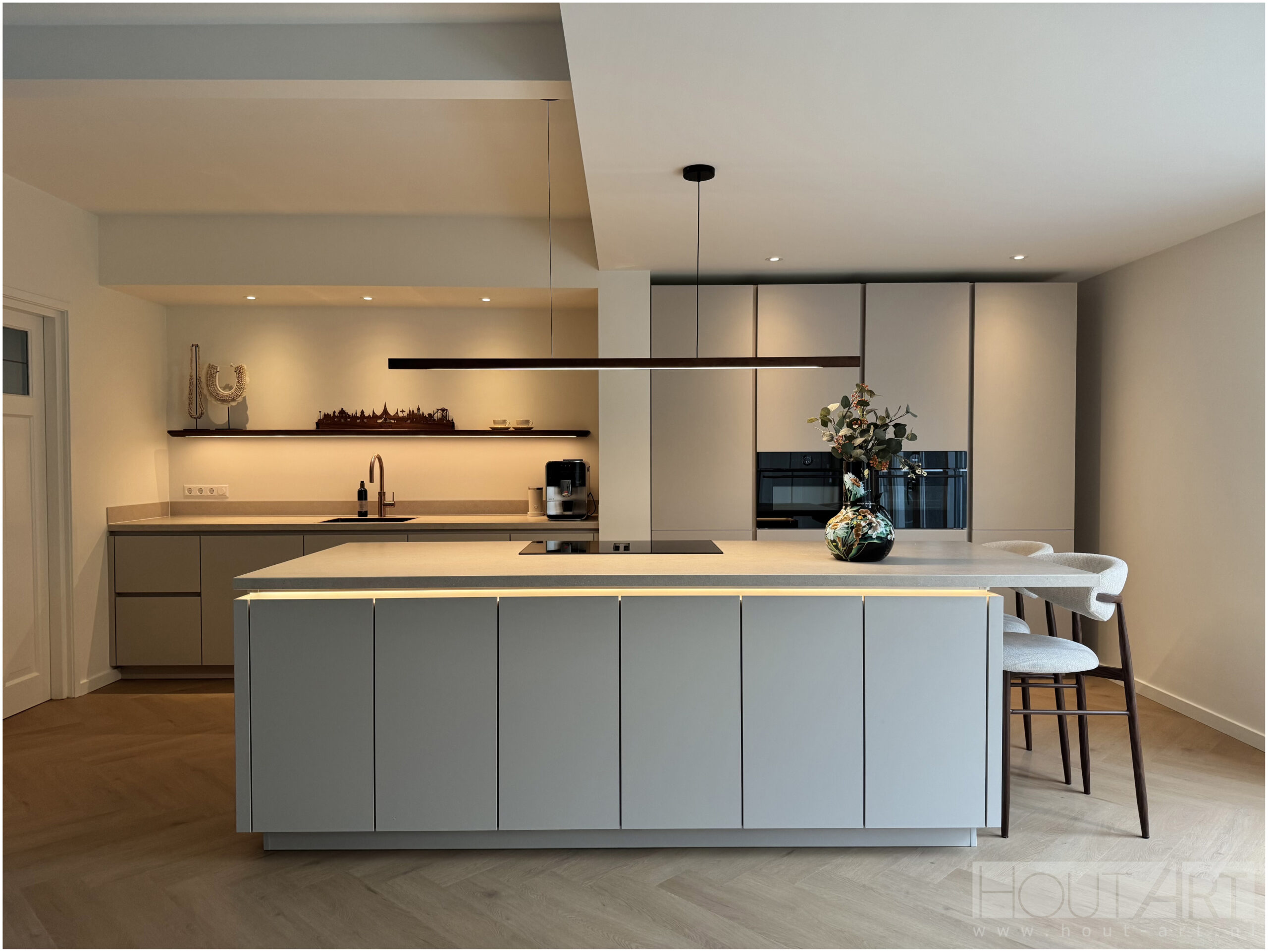 Wandplank eiken verjongd led ledstrip licht keuken van Hout-Art.