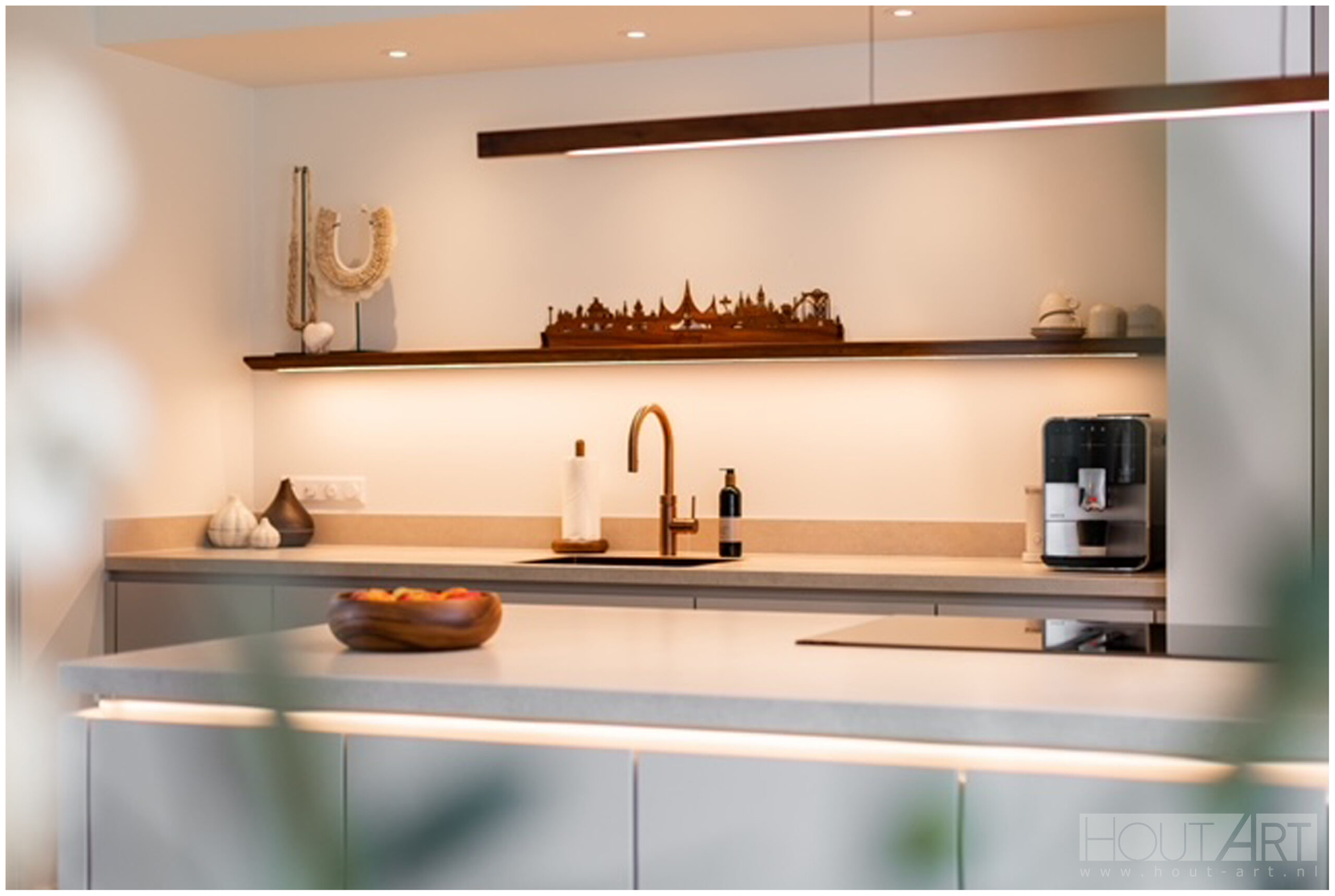 wandplank eiken led ledstrip vaste voeding modern onzichtbare bevestiging van Hout-Art.