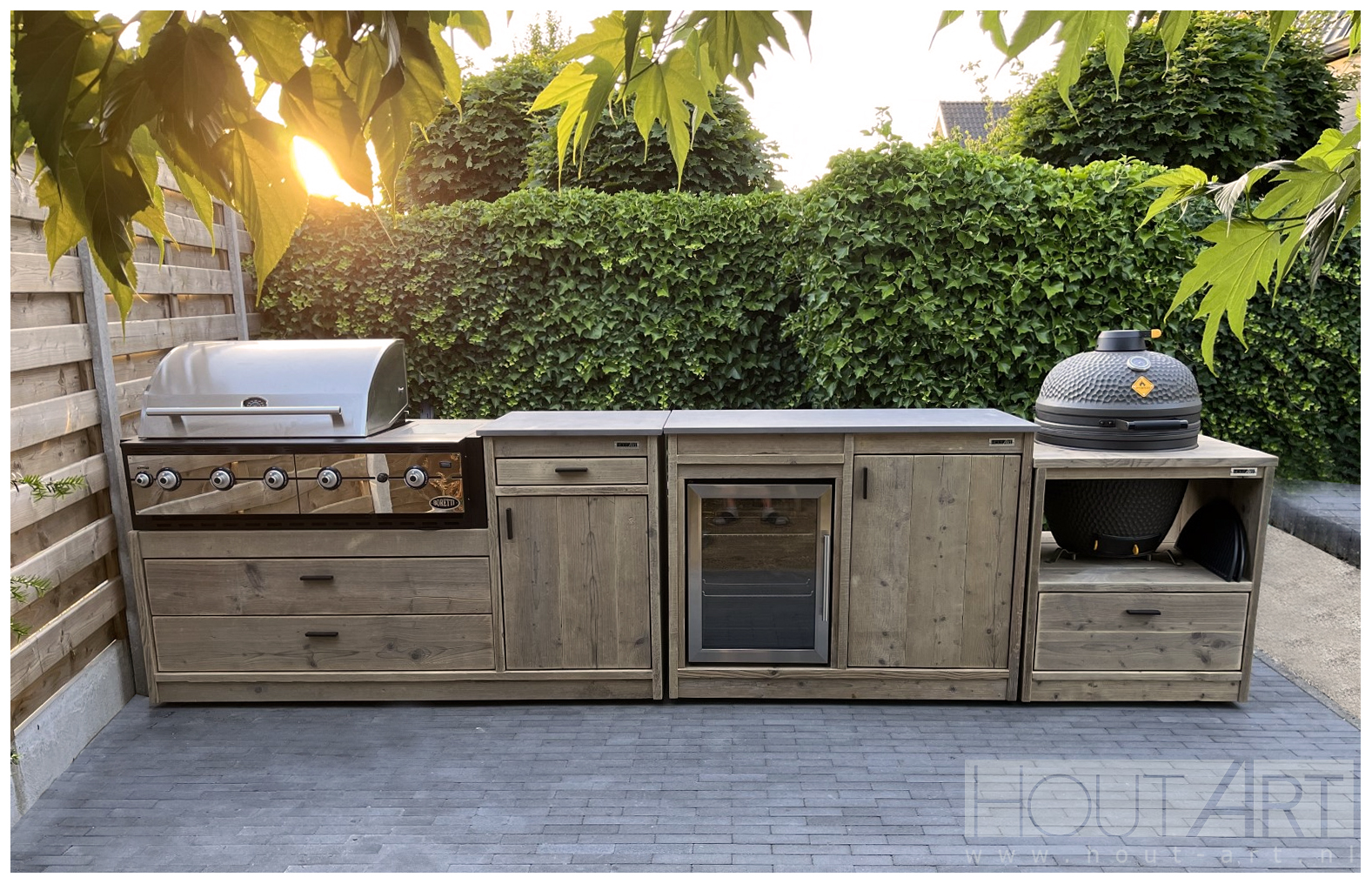 Buitenkeuken BBQ steigerhout Boretti Ligorio Top of Ibrido Top lades, deuren, koelkast, fridge, Kamado Egg barbecue van Hout-Art.
